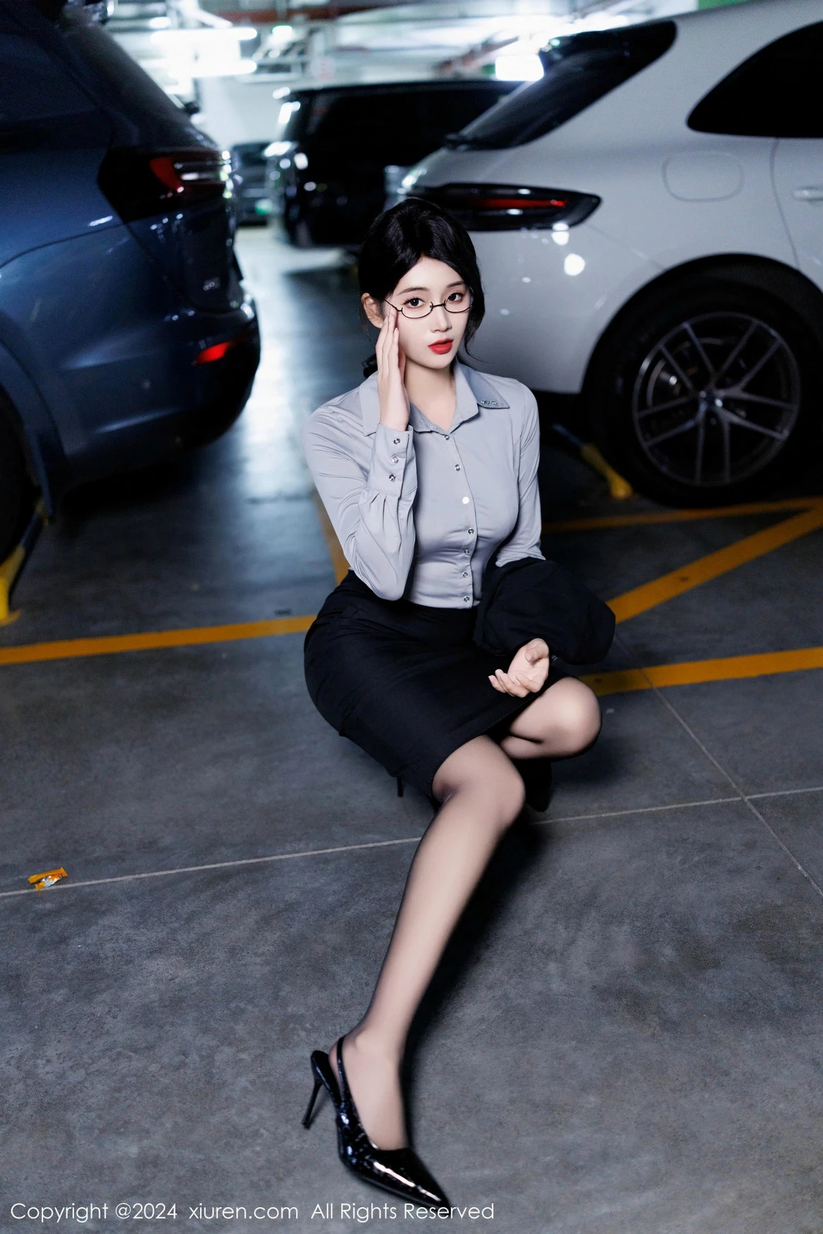 秀人集.com_[XiuRen秀人网]No.9567_新人模特南乔灰色OL服饰露性感内衣配黑丝吊袜秀美腿诱惑写真90P