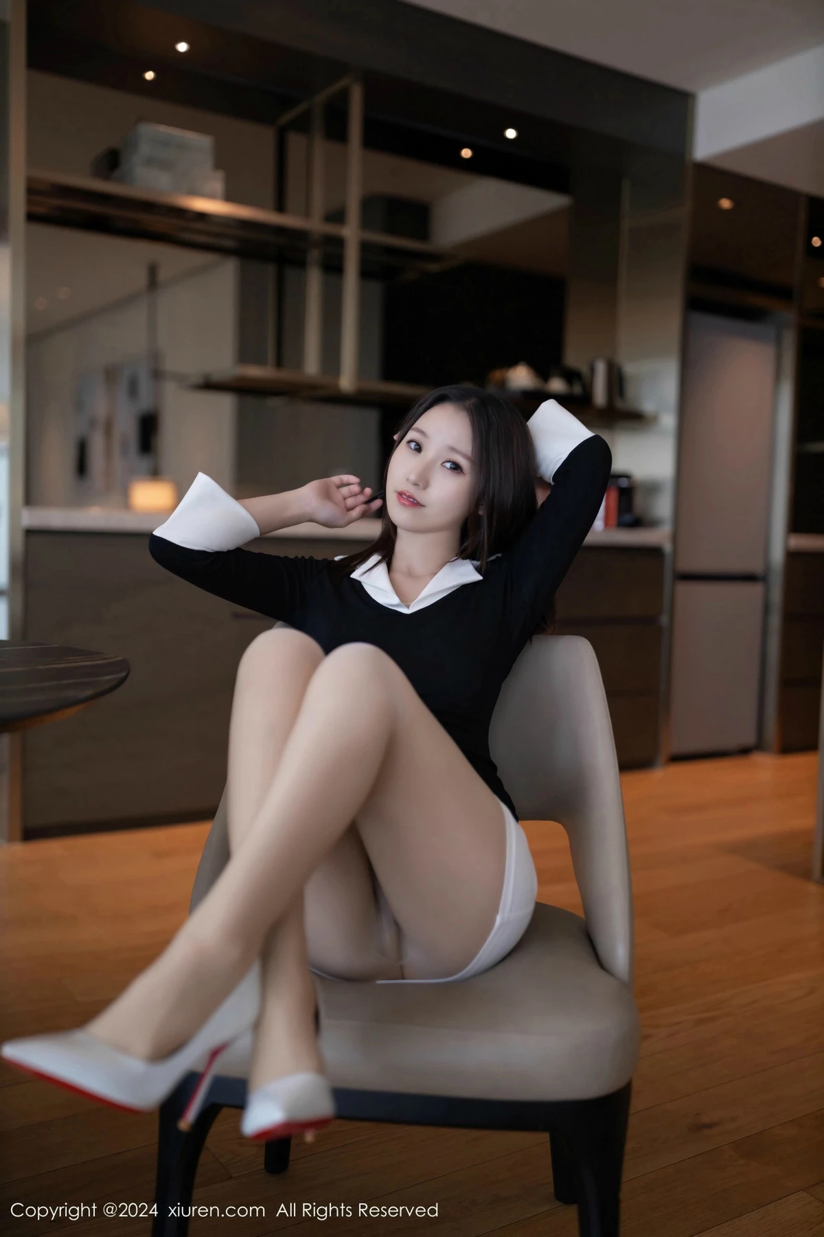 秀人集.com_[XiuRen秀人网]No.9587_模特杏子Yada黑白OL服饰露性感连体肉丝袜秀曼妙身姿诱惑写真82P