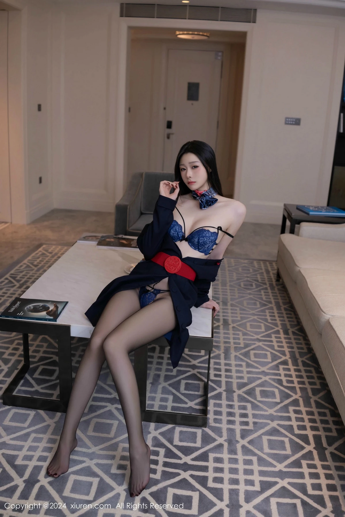 秀人集.com_[XiuRen秀人网]No.9597_模特小逗逗深色制服露紫色内衣配开档黑丝秀曼妙身姿诱惑写真80P