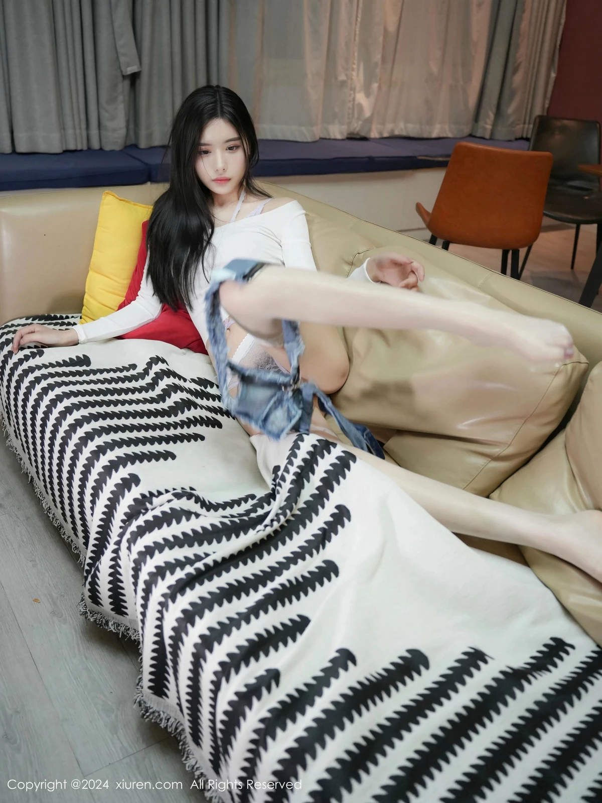 秀人集.com_[XiuRen秀人网]No.9598_模特Erikaki性感白T配超短牛仔裤露蓝色情趣内衣秀美腿诱惑写真80P