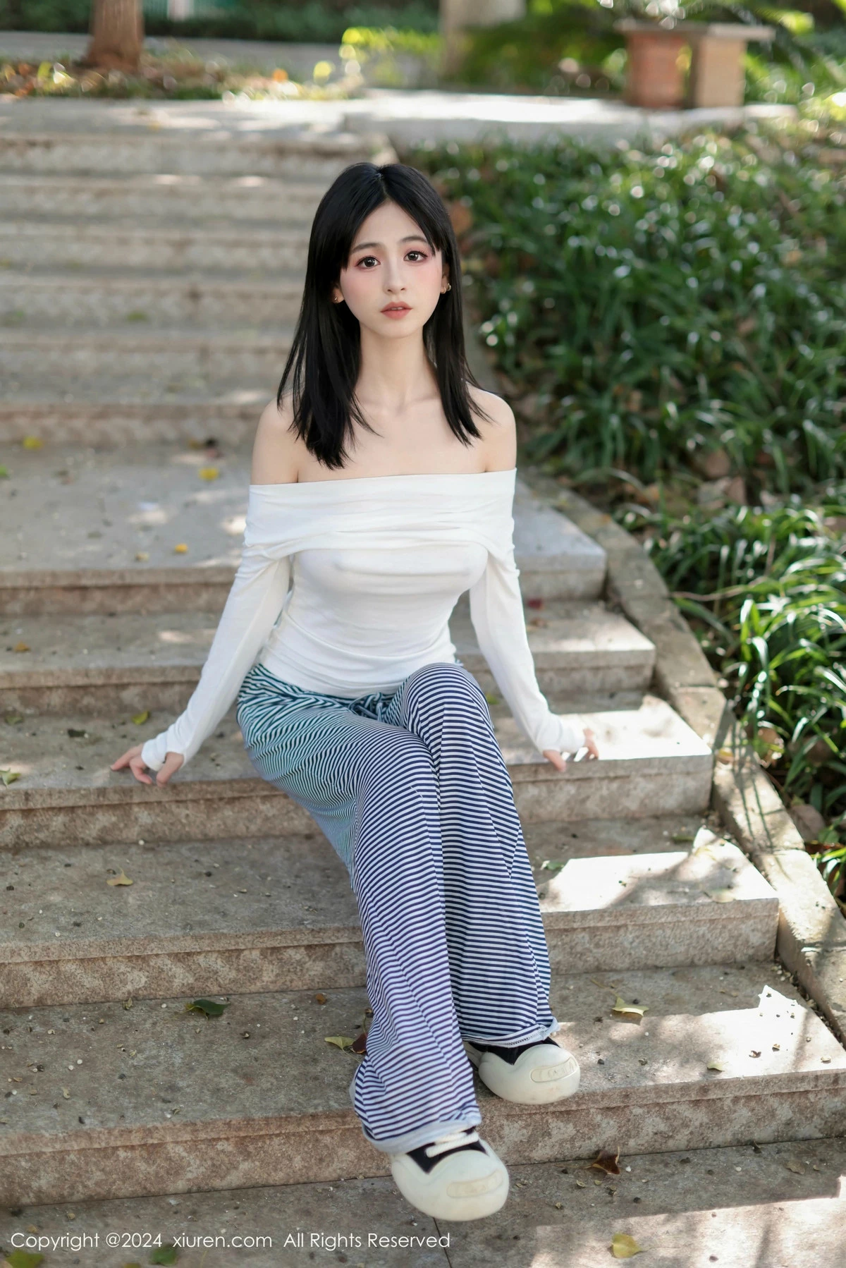 秀人集.com_[XiuRen秀人网]No.9605_模特奶芙乔乔性感白T配长裤露超薄黑丝秀凹凸身材撩人诱惑写真85P