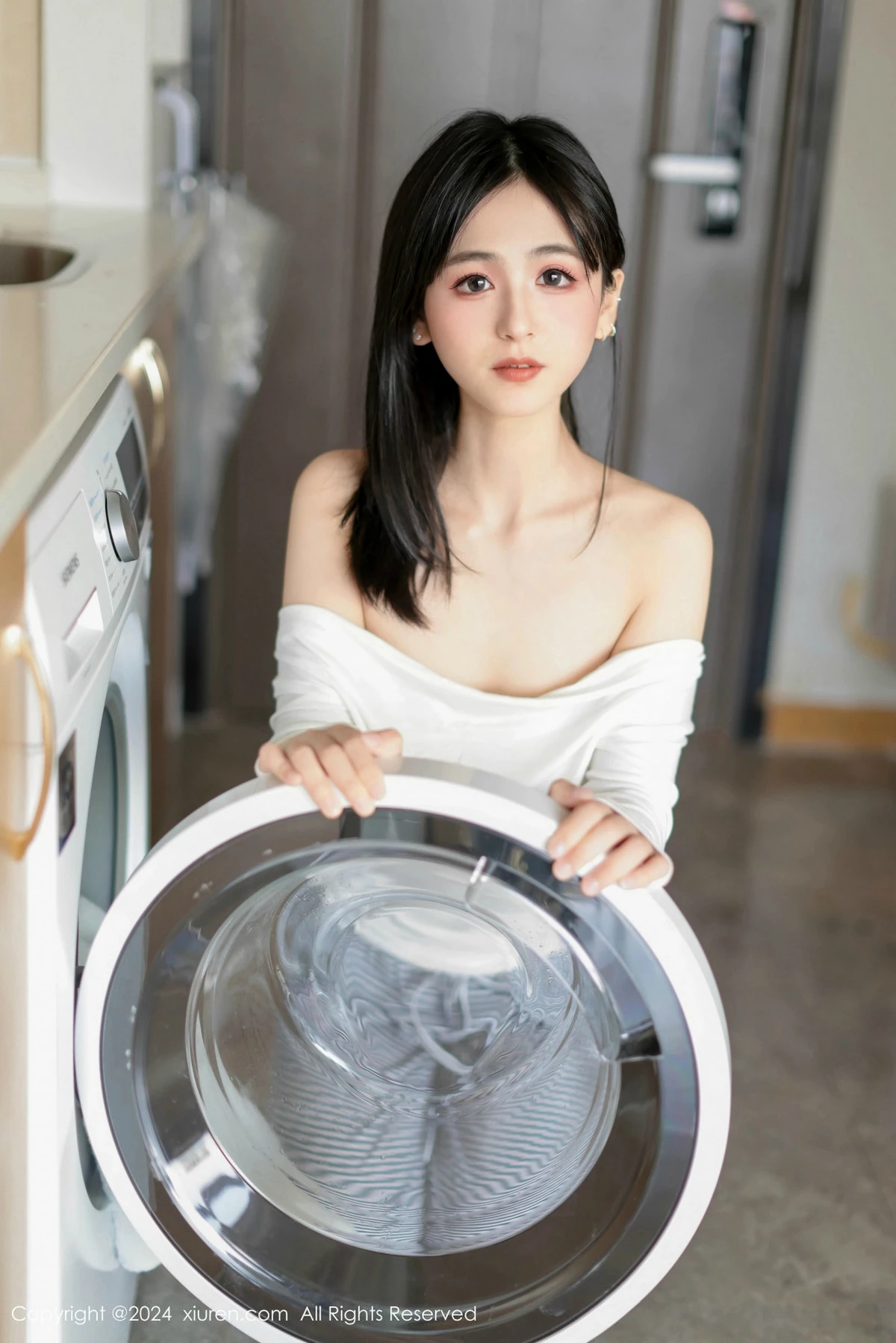 秀人集.com_[XiuRen秀人网]No.9605_模特奶芙乔乔性感白T配长裤露超薄黑丝秀凹凸身材撩人诱惑写真85P