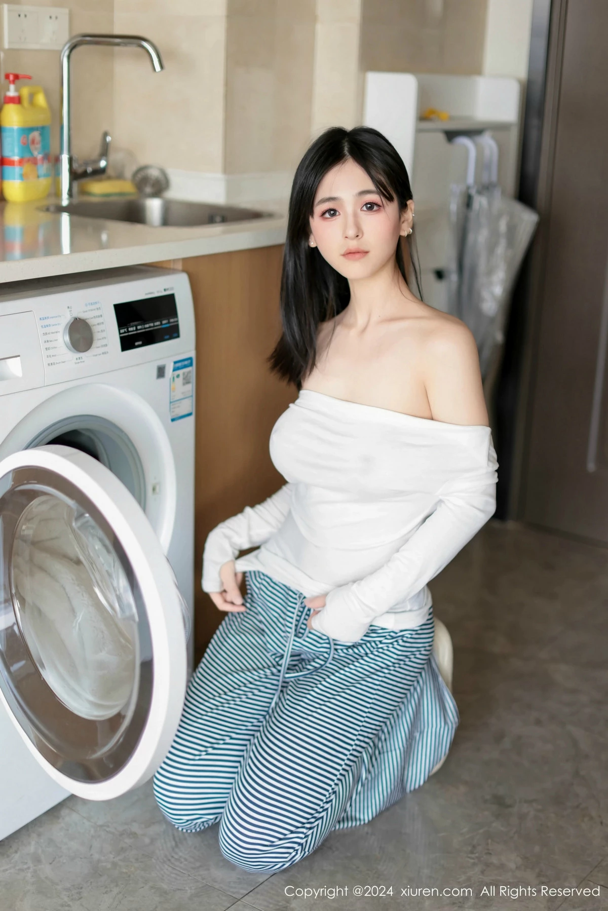 秀人集.com_[XiuRen秀人网]No.9605_模特奶芙乔乔性感白T配长裤露超薄黑丝秀凹凸身材撩人诱惑写真85P