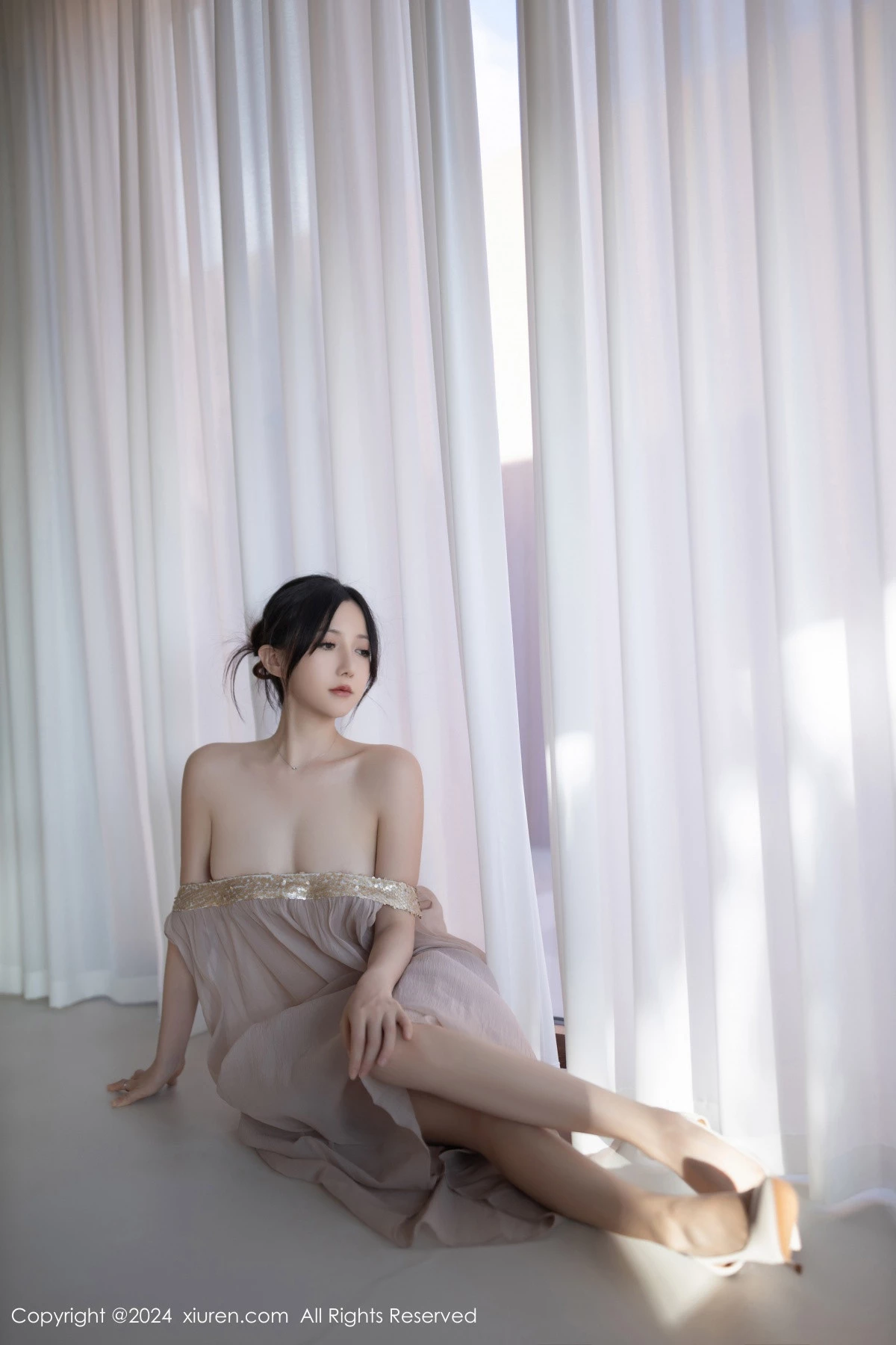 秀人集.com_[XiuRen秀人网]No.9492_模特鱼子酱Fish芦苇场景性感紫色轻透连衣裙秀惹火身材诱惑写真80P