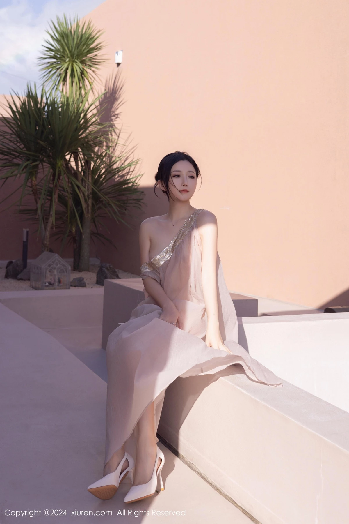 秀人集.com_[XiuRen秀人网]No.9492_模特鱼子酱Fish芦苇场景性感紫色轻透连衣裙秀惹火身材诱惑写真80P