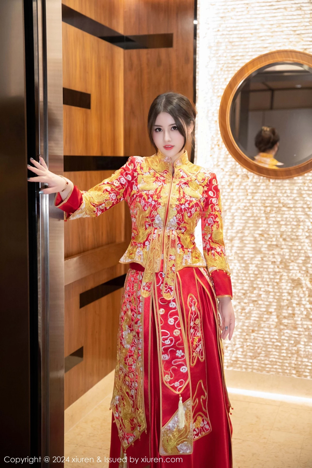 秀人集.com_[XiuRen秀人网]No.9494_模特诗诗kiki性感红色新娘服饰露红色内衣秀惹火身材诱惑写真83P