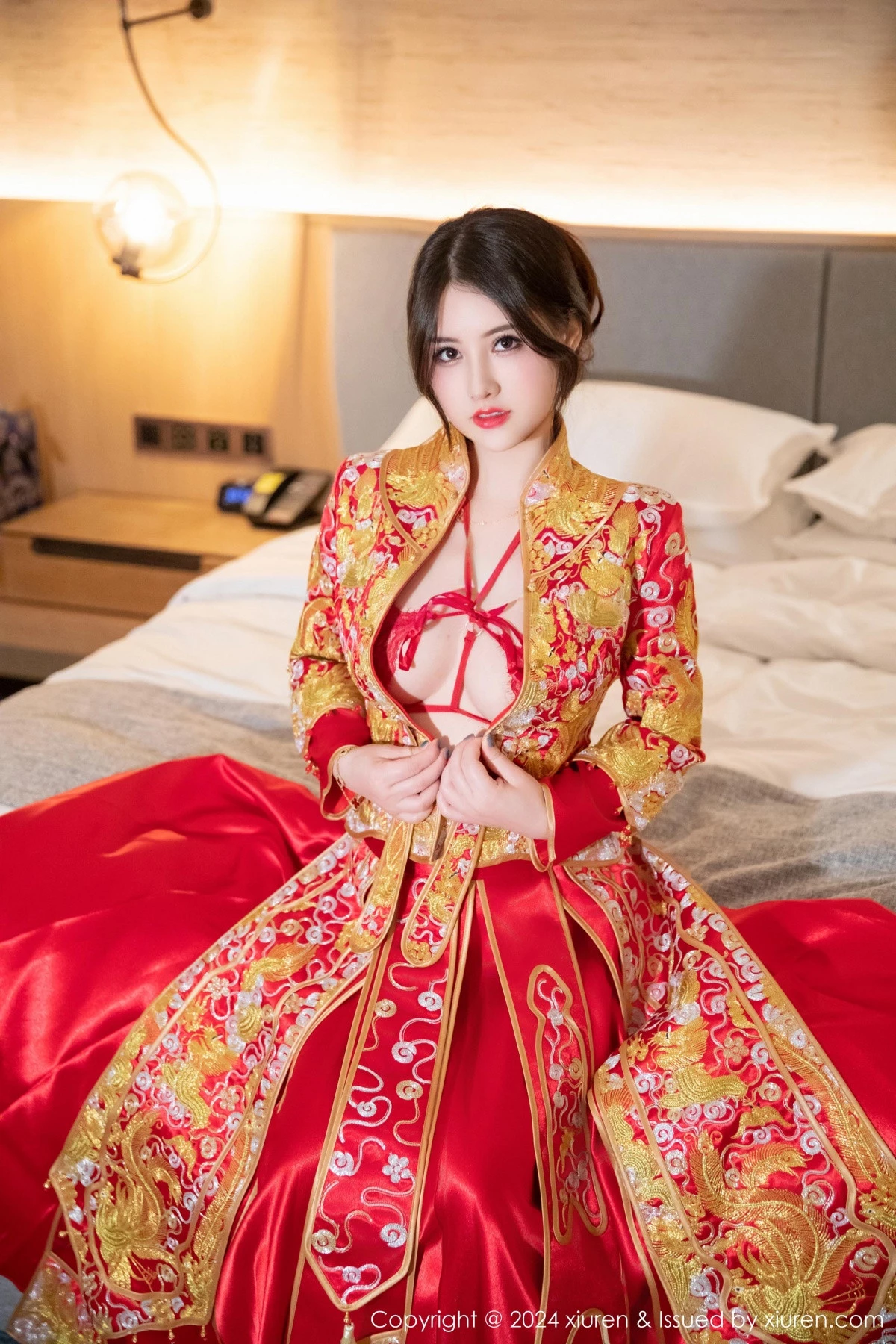 秀人集.com_[XiuRen秀人网]No.9494_模特诗诗kiki性感红色新娘服饰露红色内衣秀惹火身材诱惑写真83P