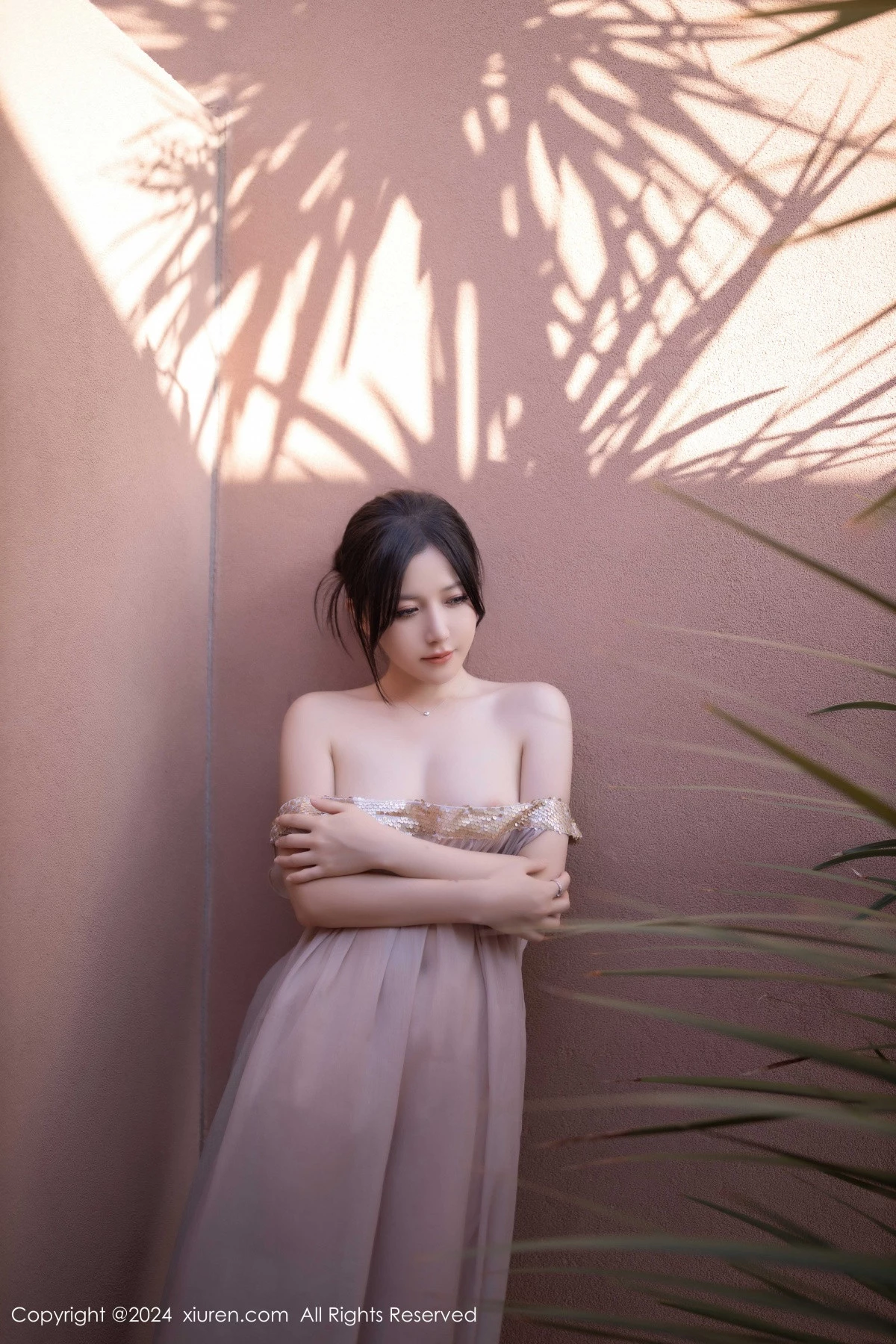 秀人集.com_[XiuRen秀人网]No.9492_模特鱼子酱Fish芦苇场景性感紫色轻透连衣裙秀惹火身材诱惑写真80P