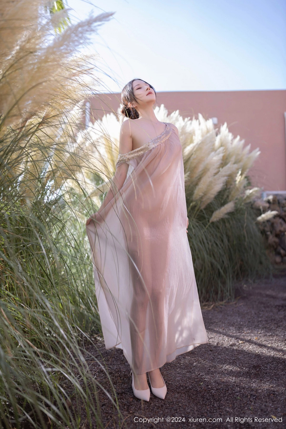 秀人集.com_[XiuRen秀人网]No.9492_模特鱼子酱Fish芦苇场景性感紫色轻透连衣裙秀惹火身材诱惑写真80P