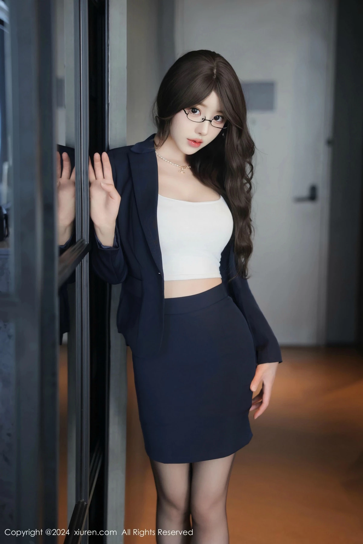 秀人集.com_[XiuRen秀人网]No.9486_模特桃妖夭性感OL服饰露白色内衣配超薄黑丝秀曼妙身姿诱惑写真72P