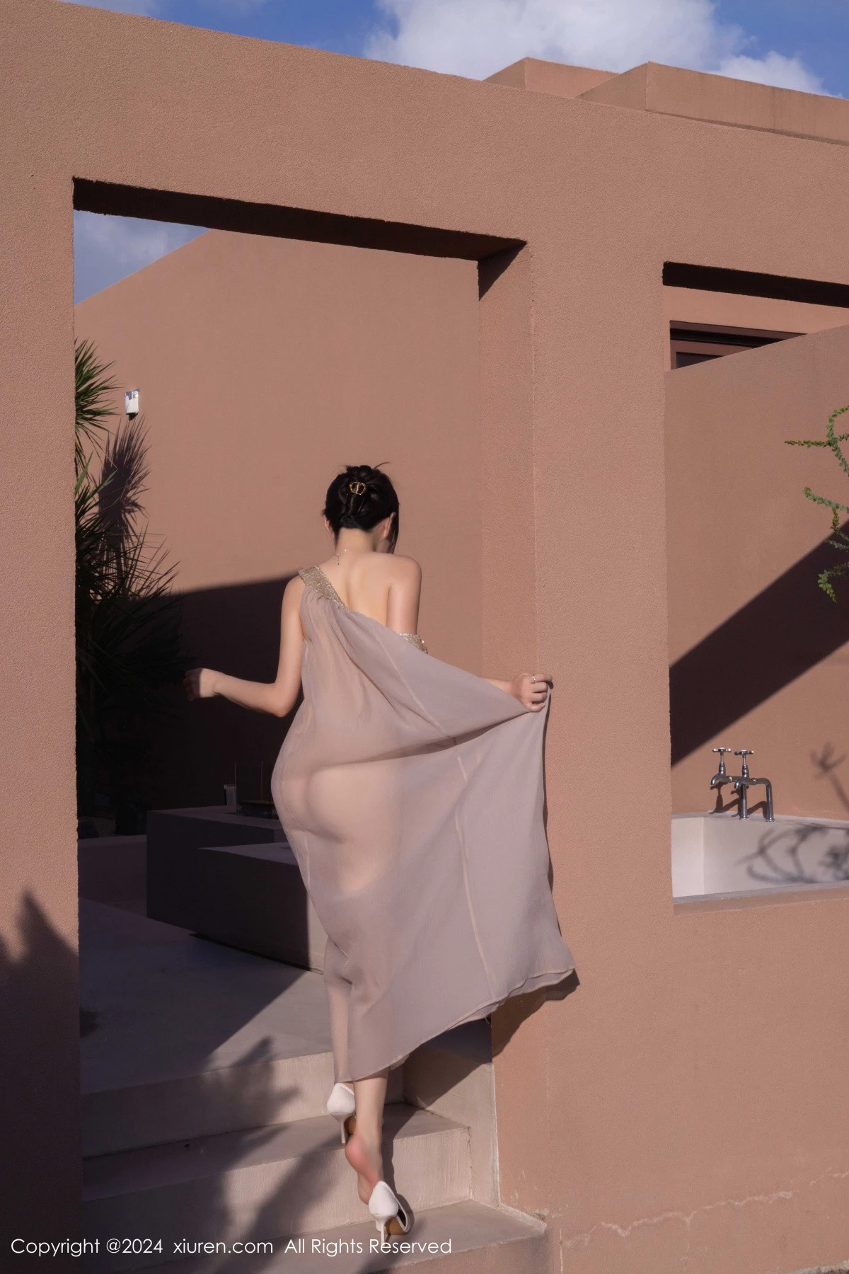 秀人集.com_[XiuRen秀人网]No.9492_模特鱼子酱Fish芦苇场景性感紫色轻透连衣裙秀惹火身材诱惑写真80P