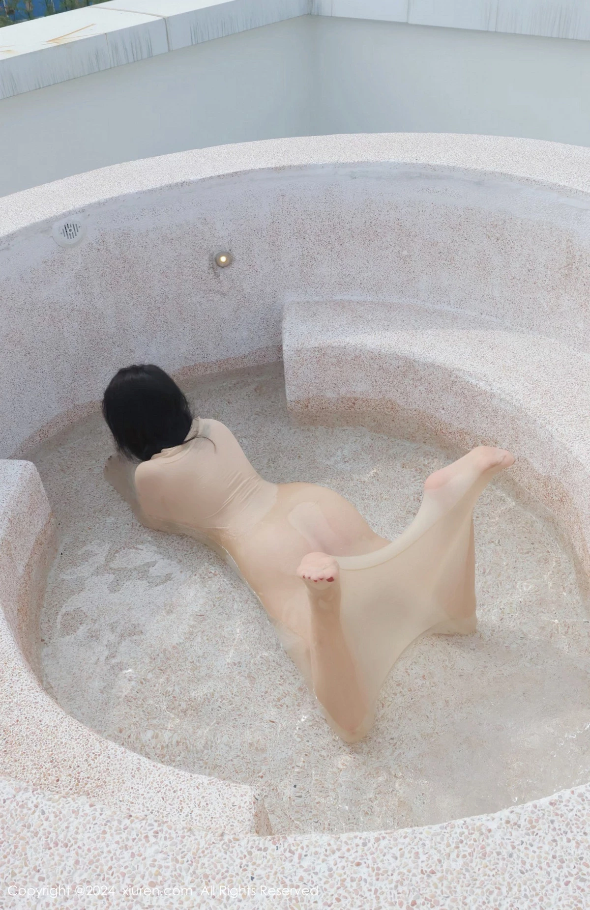 秀人集.com_[XiuRen秀人网]No.9489_模特小薯条nienie户外性感肉色连体衣秀惹火身材撩人诱惑写真80P