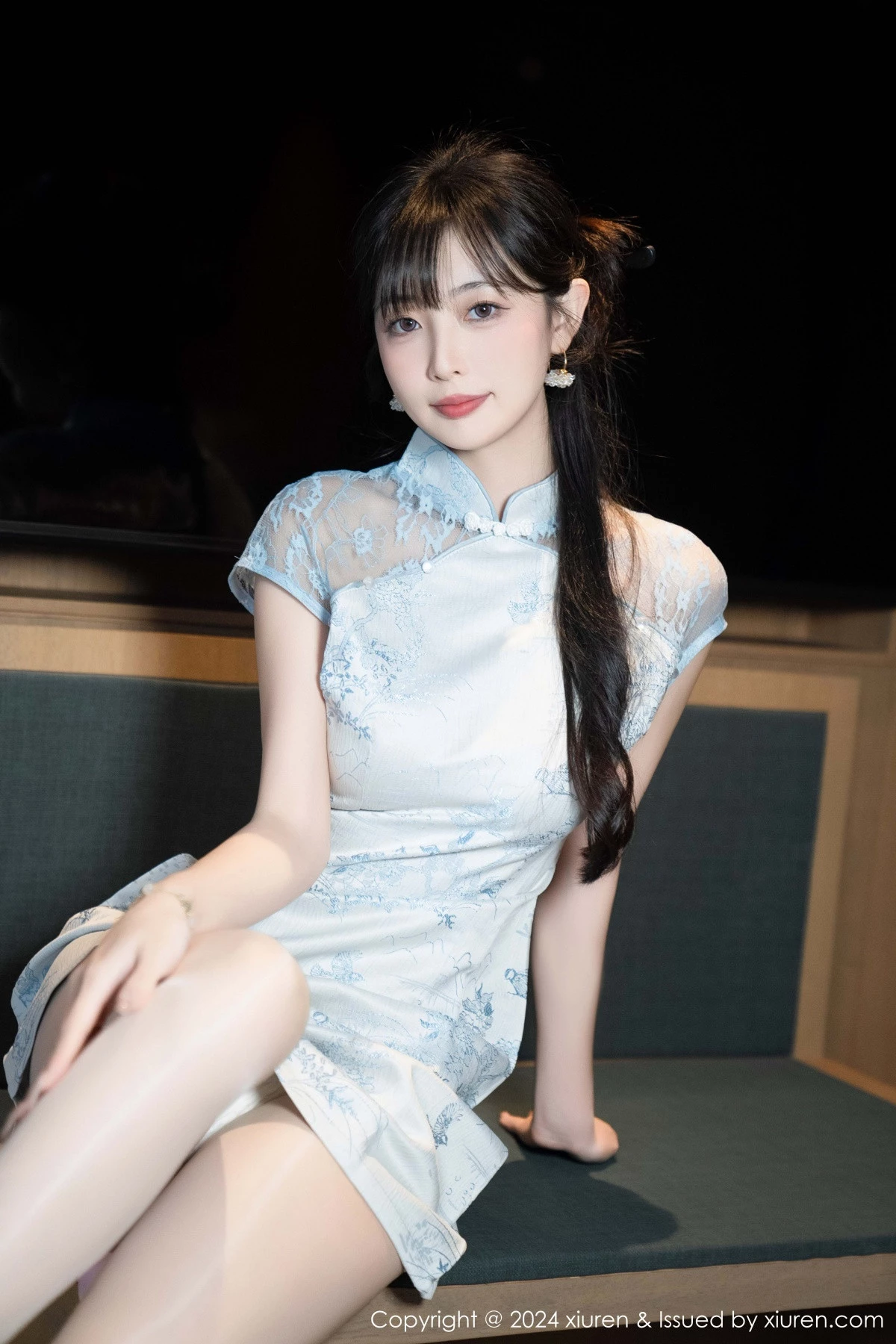 秀人集.com_[XiuRen秀人网]No.9487_模特林星阑性感浅色短旗袍露白色内衣配超薄肉丝秀美腿诱惑写真82P