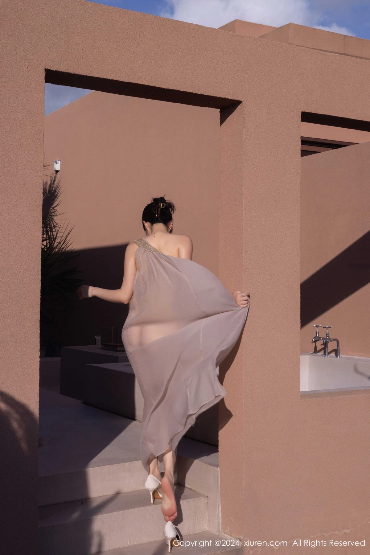 秀人集.com_[XiuRen秀人网]No.9492_模特鱼子酱Fish芦苇场景性感紫色轻透连衣裙秀惹火身材诱惑写真80P