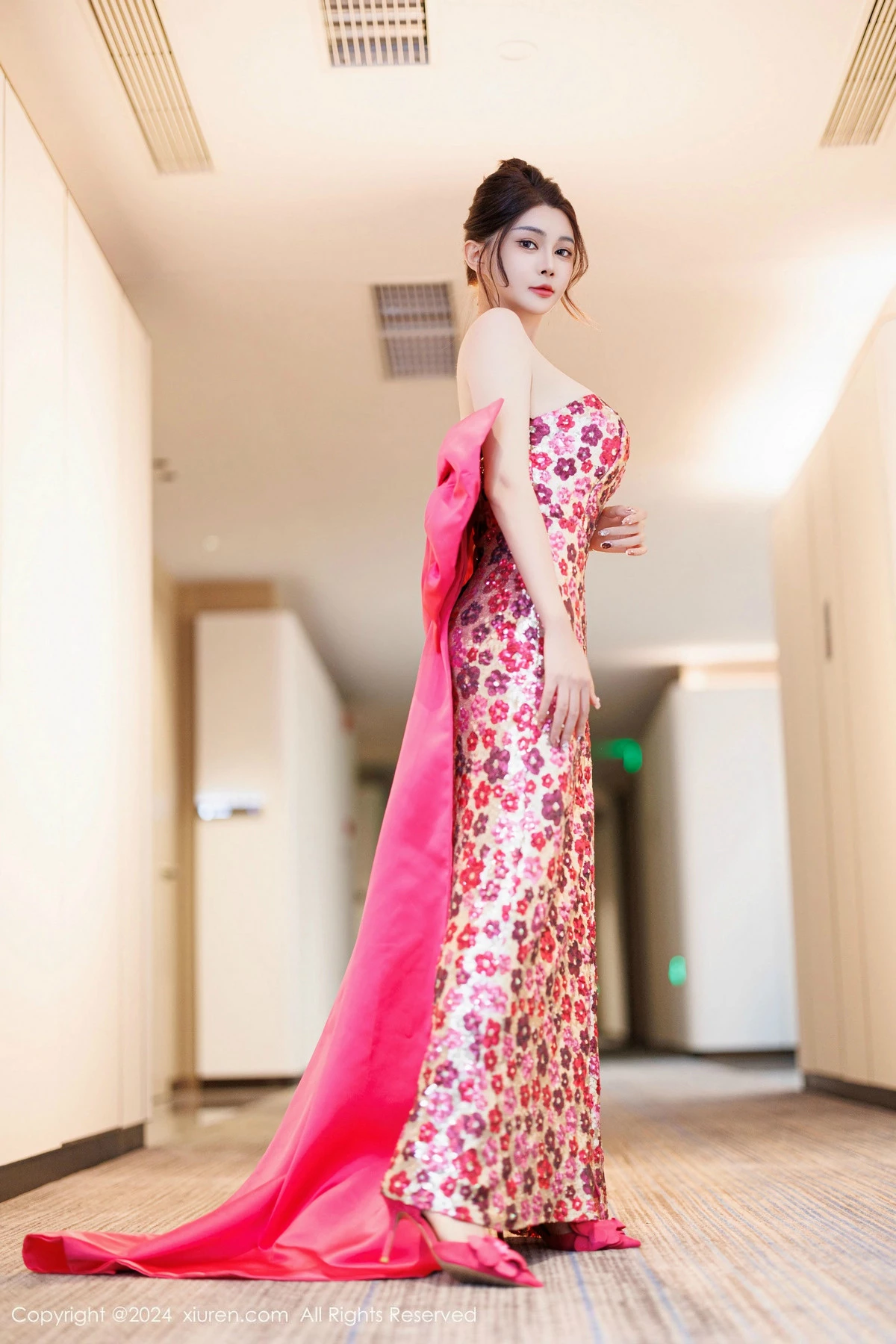 秀人集.com_[XiuRen秀人网]No.9688_模特凯竹Quinn性感绿色比基尼+红色连衣裙秀丰腴身材诱惑写真81P