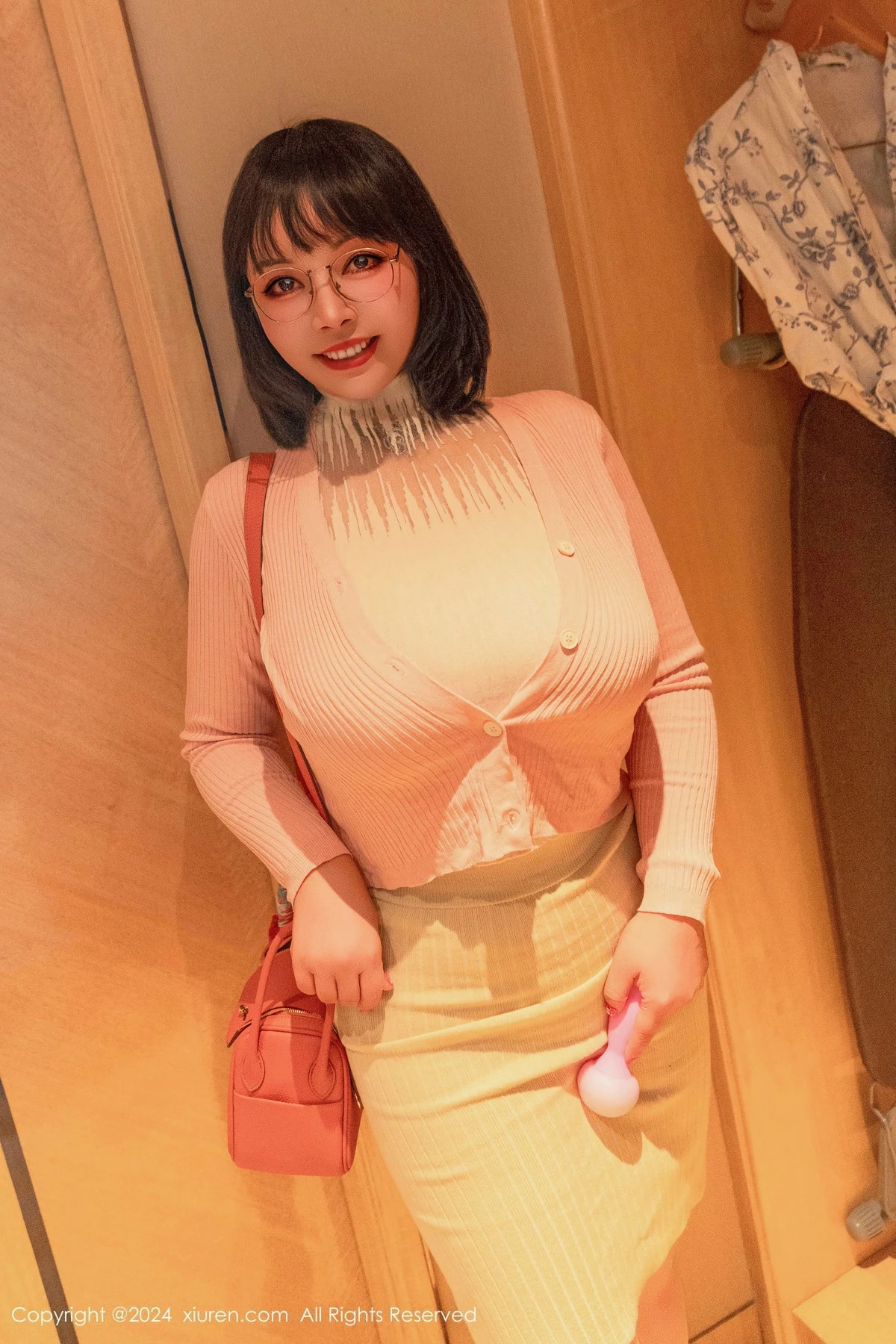 秀人集.com_[XiuRen秀人网]No.9685_新人模特油田溪溪性感粉色外衣露豹纹内衣秀丰满身姿诱惑写真97P