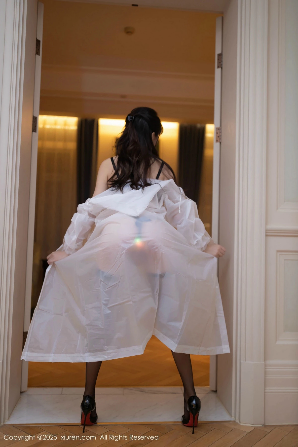 秀人集.com_[XiuRen秀人网]No.9700_模特陆萱萱白色雨衣露性感黑色内衣配黑丝袜秀曼妙身姿诱惑写真80P