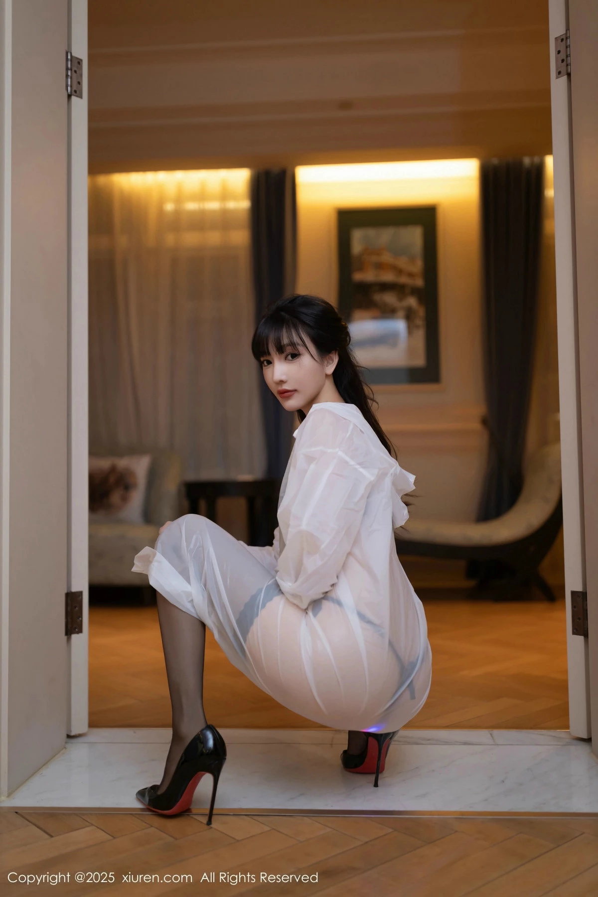 秀人集.com_[XiuRen秀人网]No.9700_模特陆萱萱白色雨衣露性感黑色内衣配黑丝袜秀曼妙身姿诱惑写真80P