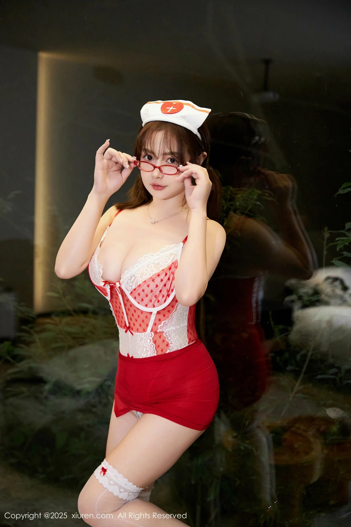 秀人集.com_[XiuRen秀人网]No.9719_模特养乐多Doll性感红色情趣护士装配白丝袜秀完美身材诱惑写真50P