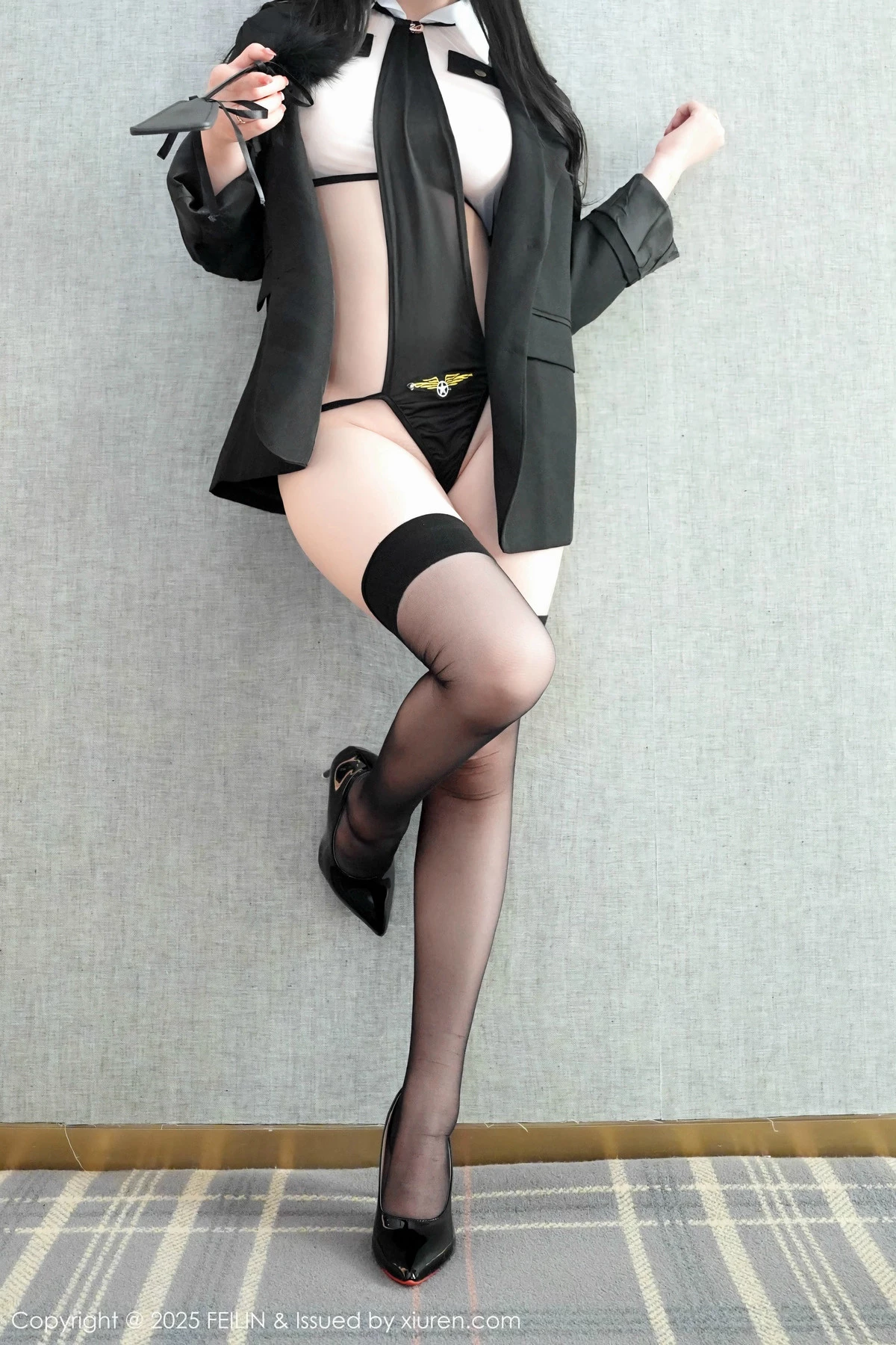 秀人集.com_[FeiLin嗲囡囡]VOL.498_模特软情性感白色轻透制服配黑色丝袜秀凹凸身材撩人诱惑写真65P