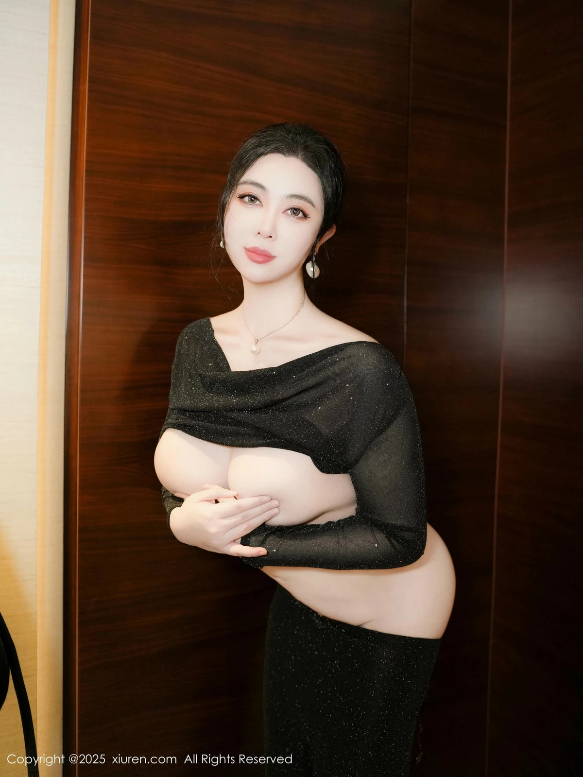 秀人集.com_[XiuRen秀人网]No.9725_模特风景尤美性感黑色轻透服饰套装半脱秀丰腴身材撩人诱惑写真74P