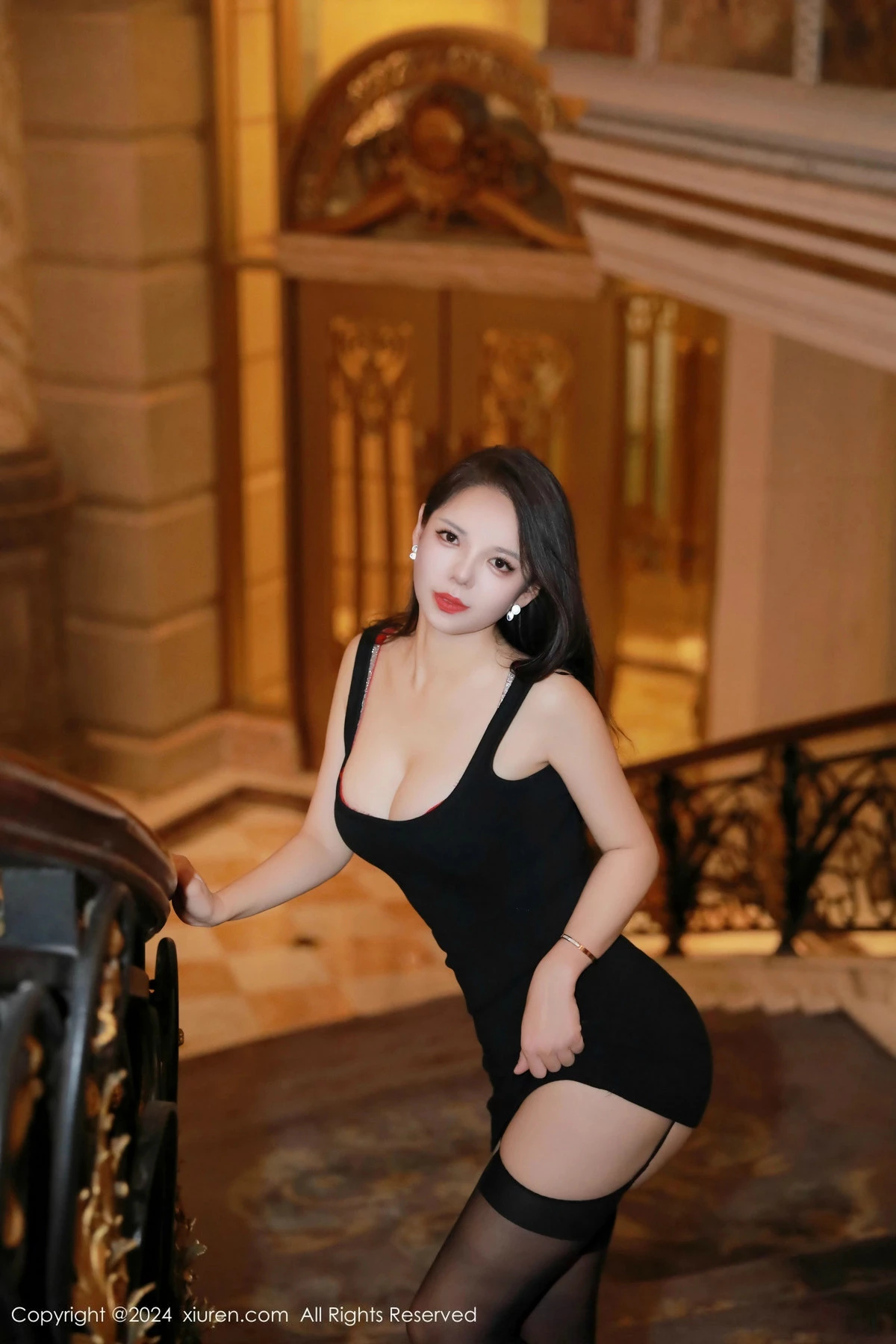 秀人集.com_[XiuRen秀人网]No.9655_模特大美妞儿黑色连衣短裙露红色内衣配黑丝吊袜秀美腿诱惑写真76P