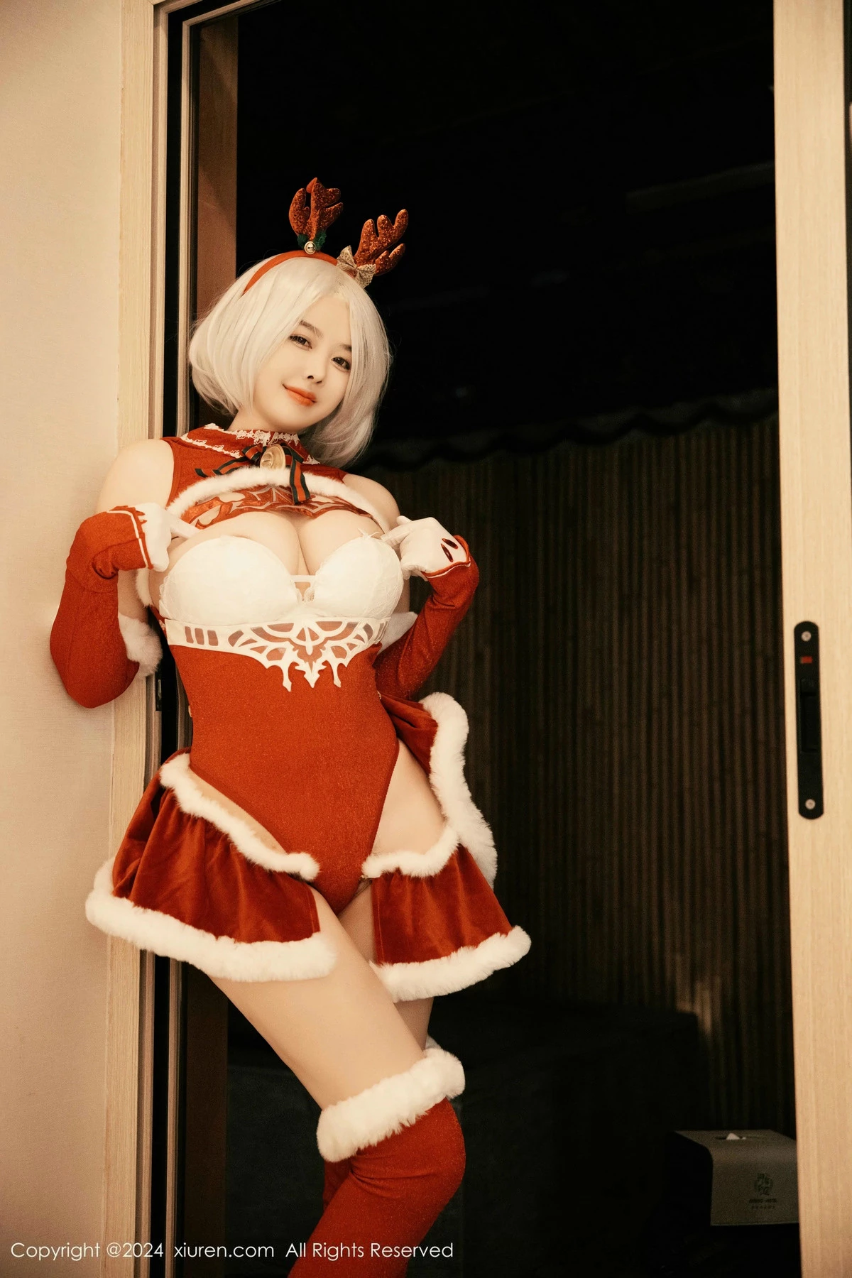 秀人集.com_[XiuRen秀人网]No.9660_模特樱桃小犊子性感红色圣诞装扮半脱秀丰满身材完美诱惑写真55P