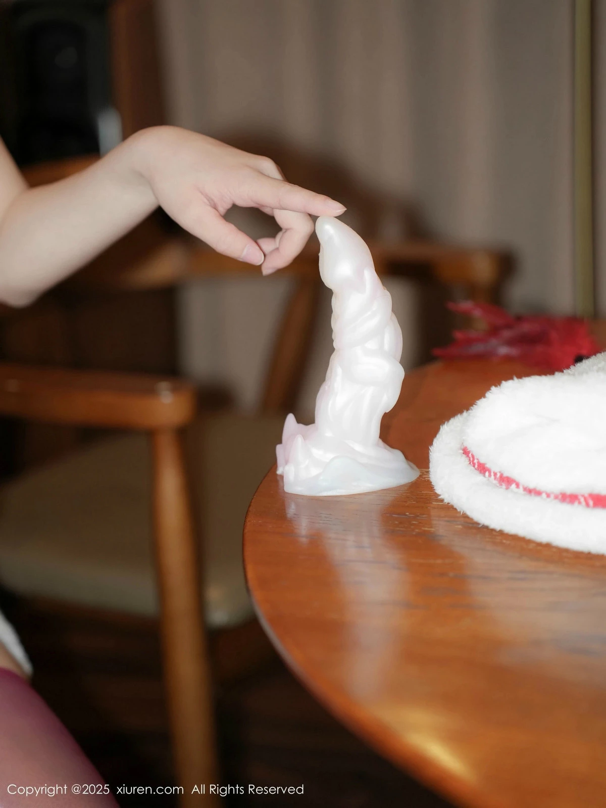 秀人集.com_[XiuRen秀人网]No.9797_模特糖糖❤性感红色情趣内衣配红色丝袜秀曼妙身姿惹火诱惑写真64P