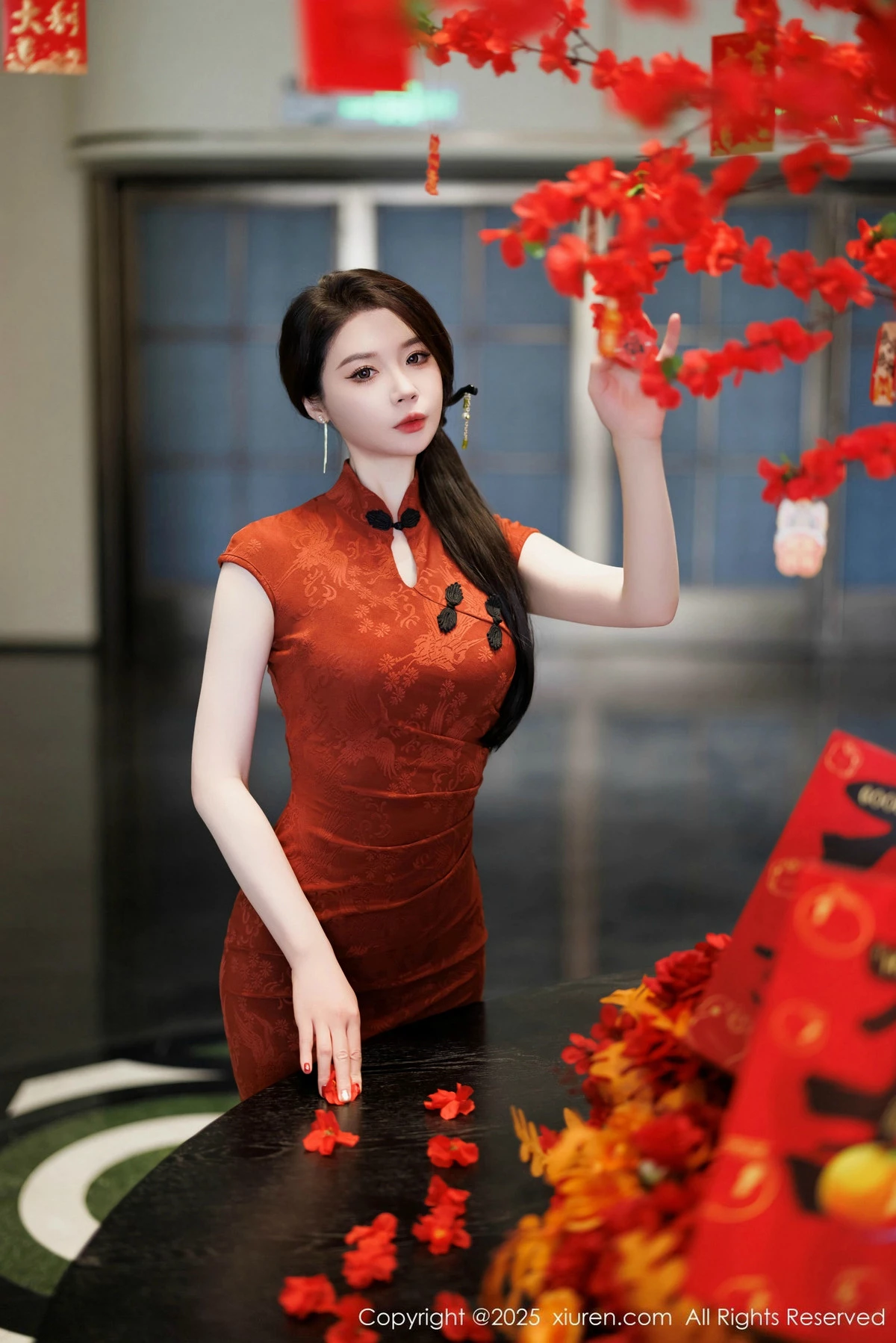 秀人集.com_[XiuRen秀人网]No.9812_模特梦心玥性感红色旗袍服饰露红色内衣秀高挑曼妙身姿诱惑写真91P