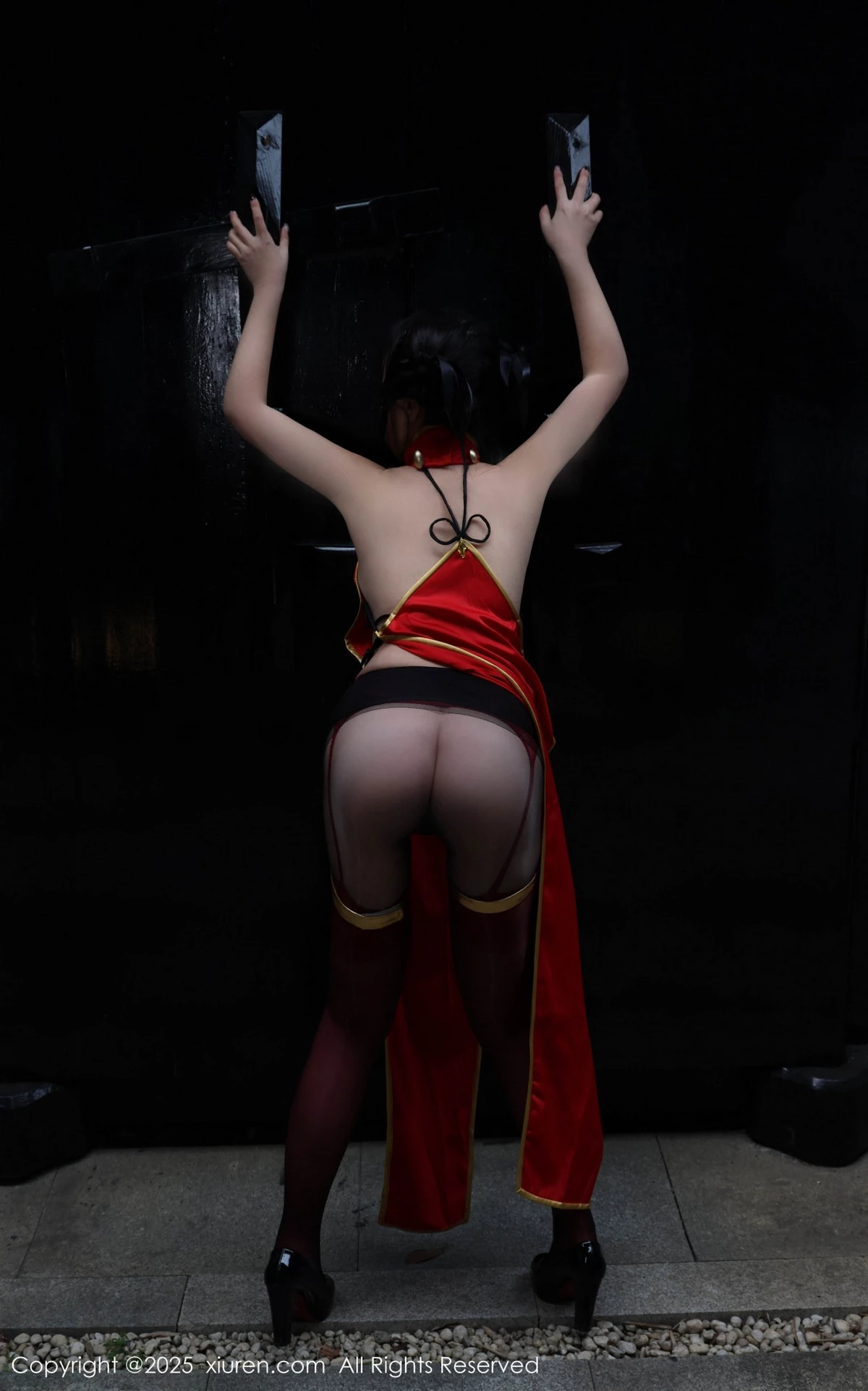 秀人集.com_[XiuRen秀人网]No.9834_模特小薯条nienie性感红色旗袍配红丝吊袜秀曼妙身姿诱惑写真131P