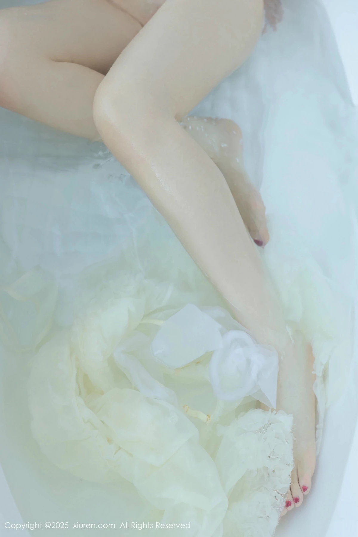 秀人集.com_[XiuRen秀人网]No.9851_模特桃妖夭浴室性感浅色连衣短裙配白丝袜湿身秀惹火身材诱惑写真113P