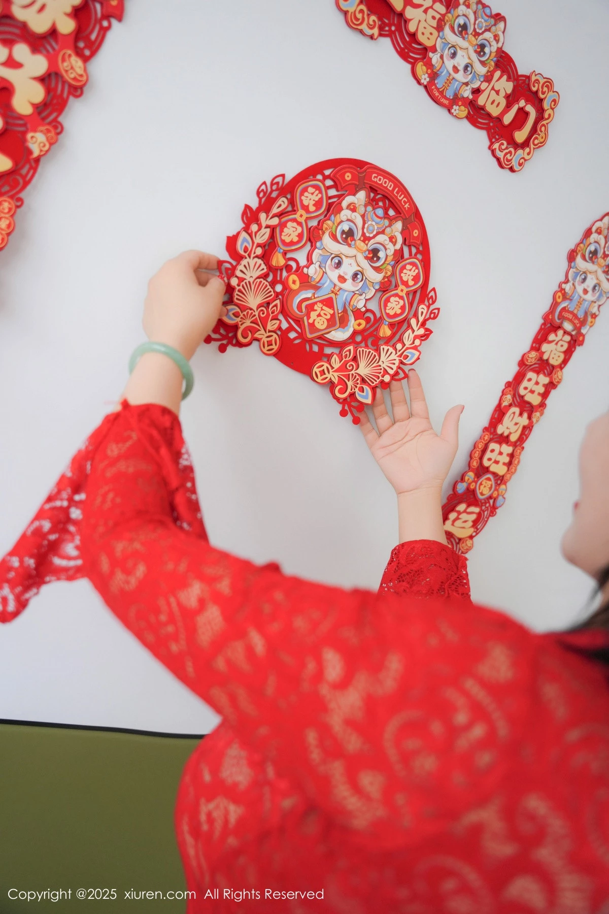 秀人集.com_[XiuRen秀人网]No.9862_模特油田溪溪性感红色情趣内衣配红丝吊袜秀丰满身材诱惑写真77P