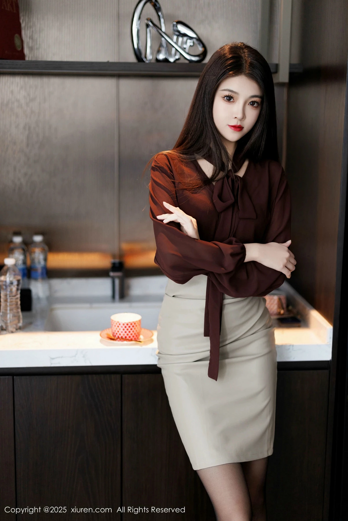 秀人集.com_[XiuRen秀人网]No.9868_模特初梦瑶性感OL服饰露黑色内衣配黑丝袜秀完美身材诱惑写真83P