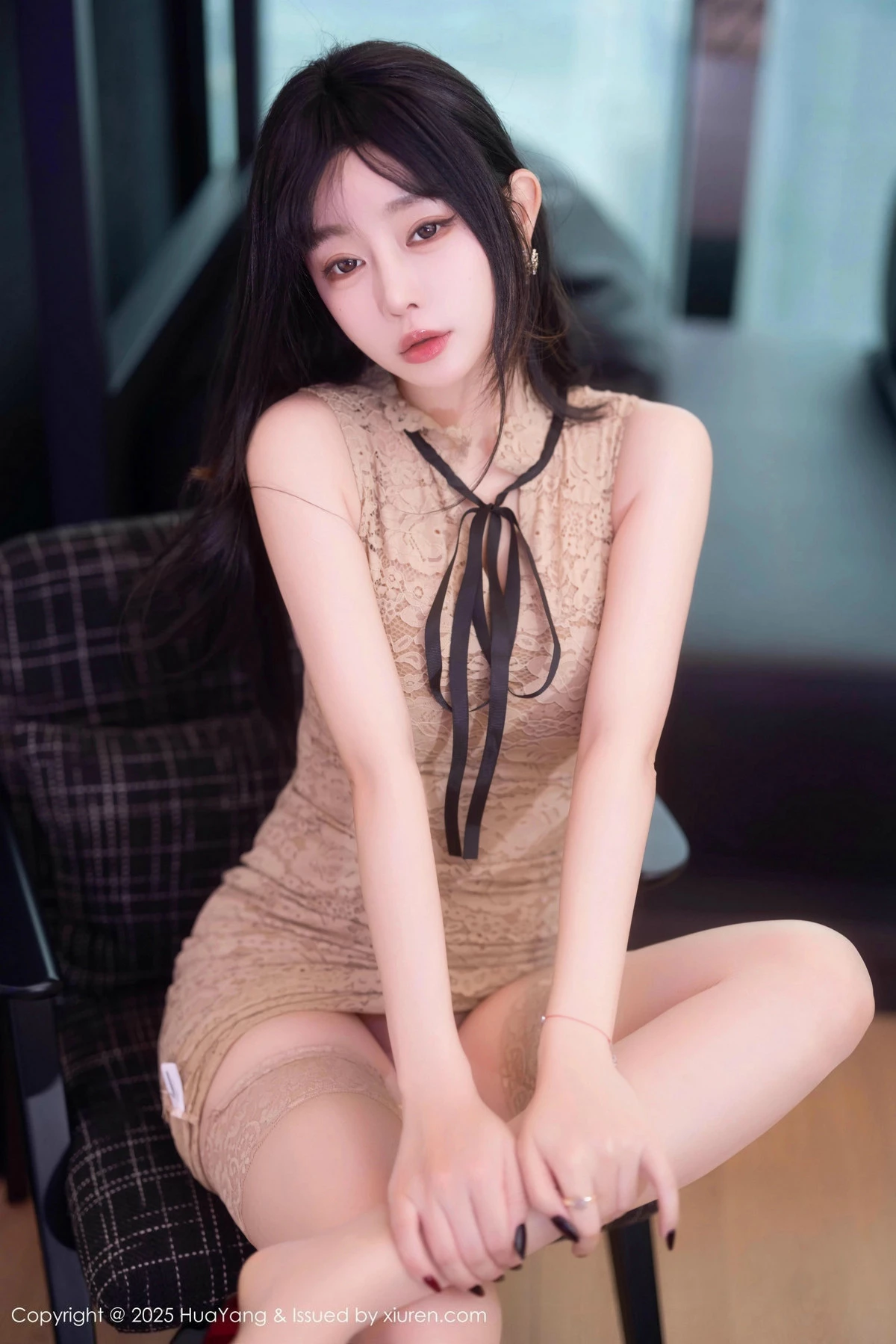 秀人集.com_[HuaYang花漾]Vol.632_女神王雨纯浅色连衣短裙露蕾丝内衣配肉丝袜秀丰腴身材诱惑写真82P