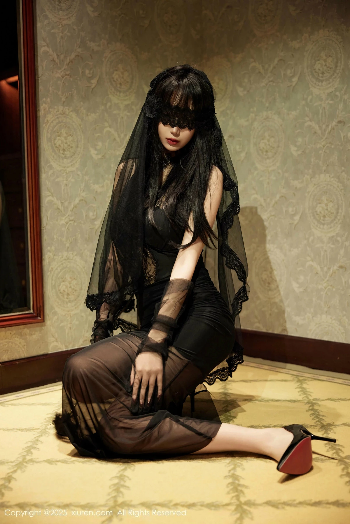 秀人集.com_[XiuRen秀人网]No.9773_模特玥儿玥er性感黑色蕾丝连衣裙配超薄肉丝秀曼妙身材诱惑写真72P
