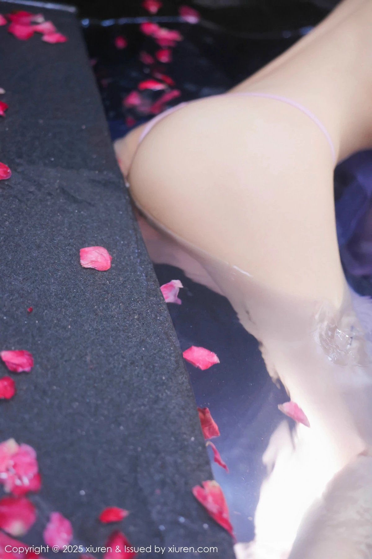 秀人集.com_[XiuRen秀人网]No.9778_模特桃妖夭浴池场景性感白色薄纱服饰花瓣浴秀惹火身材诱惑写真102P