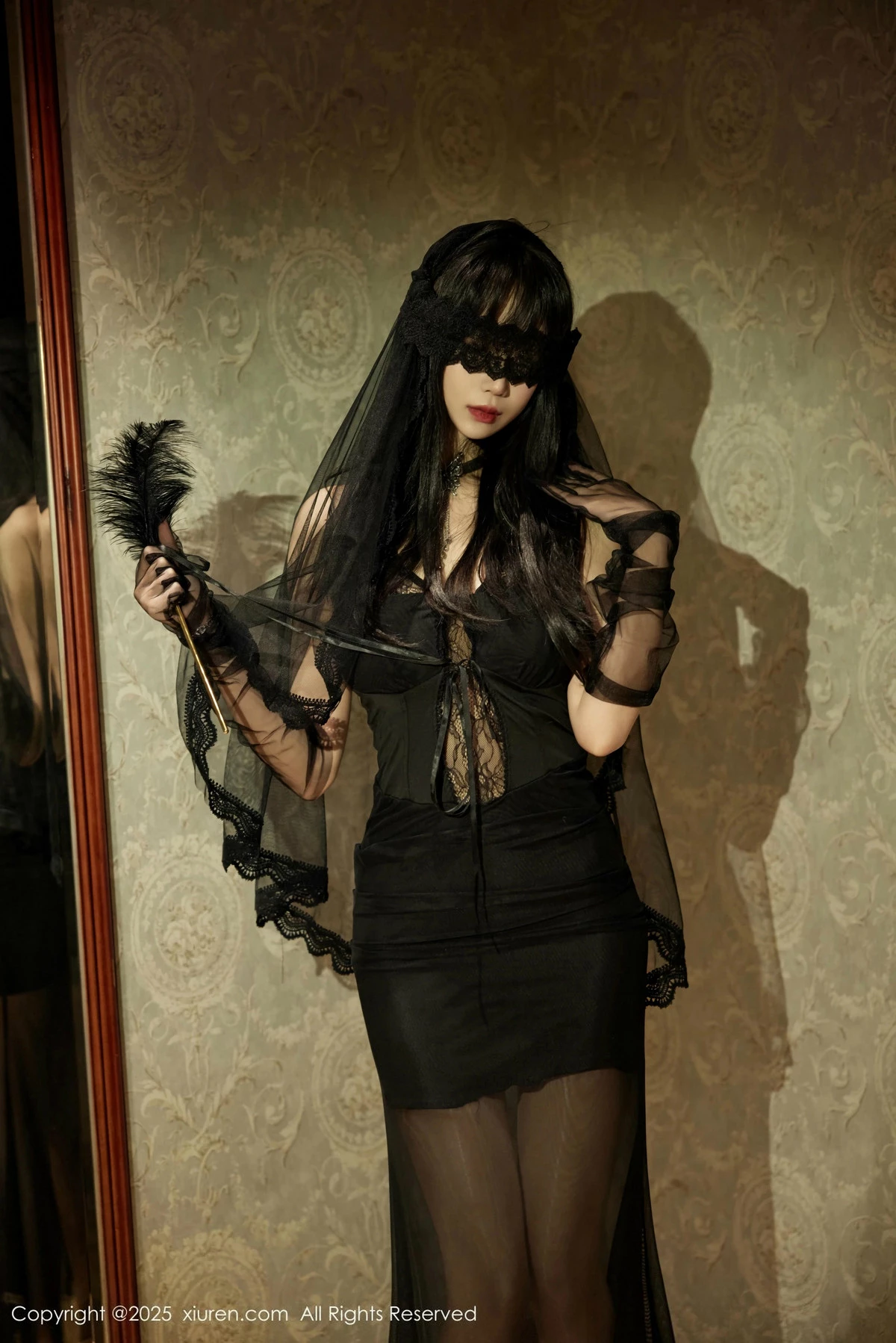 秀人集.com_[XiuRen秀人网]No.9773_模特玥儿玥er性感黑色蕾丝连衣裙配超薄肉丝秀曼妙身材诱惑写真72P