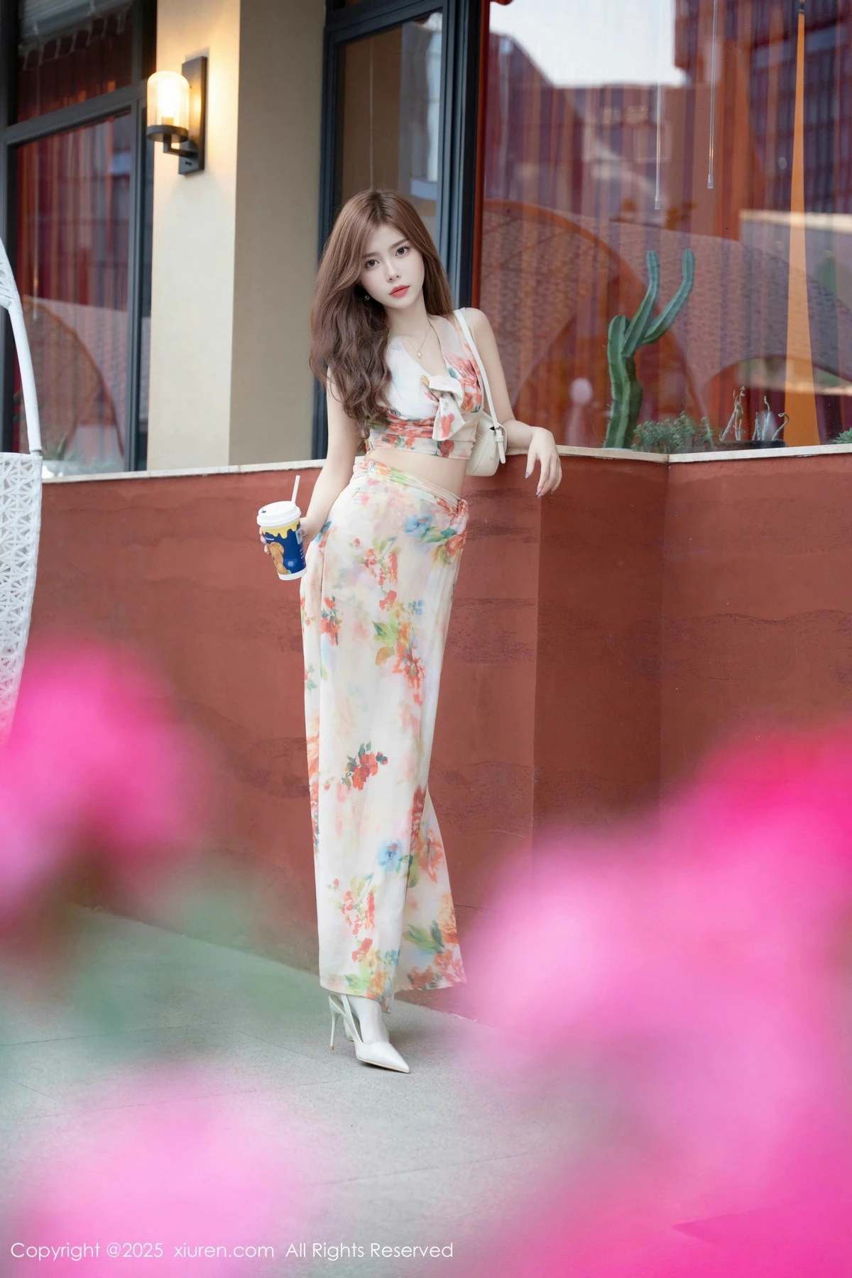 秀人集.com_[XiuRen秀人网]No.9792_模特拍黄瓜girl性感碎花长裙配超薄肉丝秀曼妙身姿完美诱惑写真77P