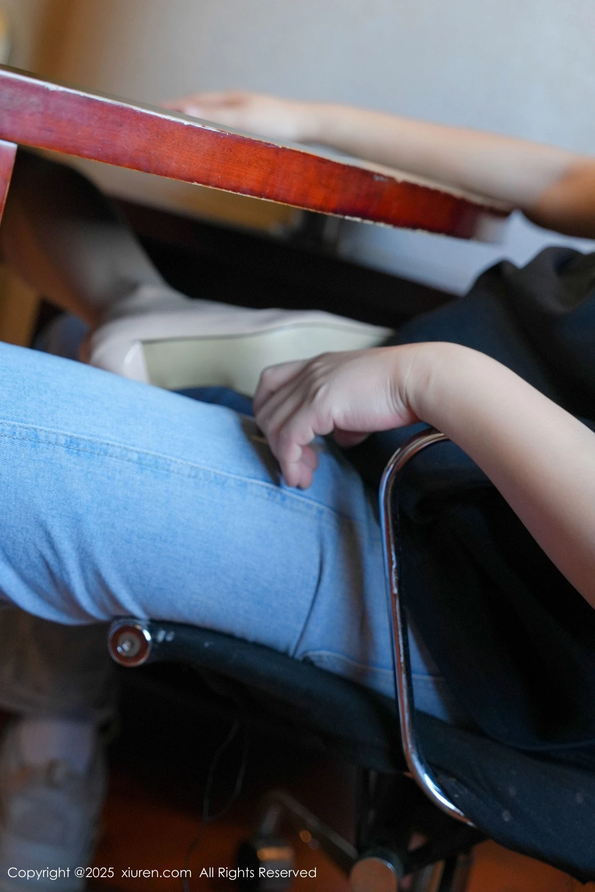 秀人集.com_[XiuRen秀人网]No.9930_模特小泡芙剧情主题性感蓝色制服配超薄肉丝秀丰腴身材诱惑写真71P