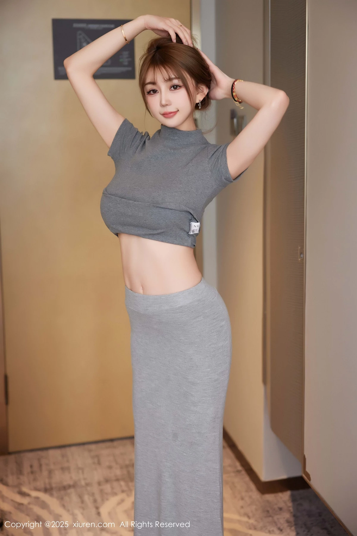 秀人集.com_[XiuRen秀人网]No.9931_模特Zoe柚柚性感灰色包臀裙配灰丝吊袜秀凹凸身材完美诱惑写真73P