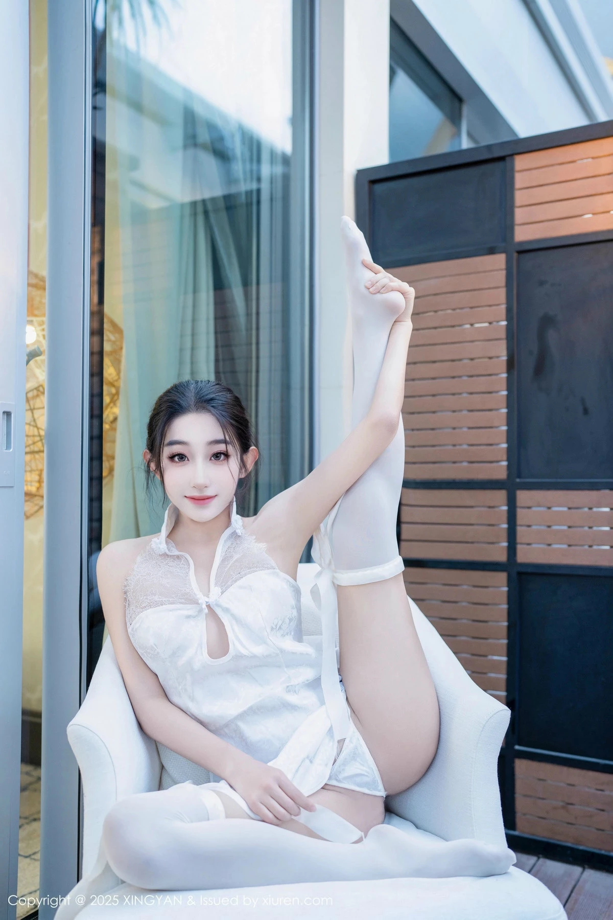 秀人集.com_[XINGYAN星颜社]VOL.313_新人模特星冉性感白色情趣服饰配白丝袜秀曼妙身姿诱惑写真62P