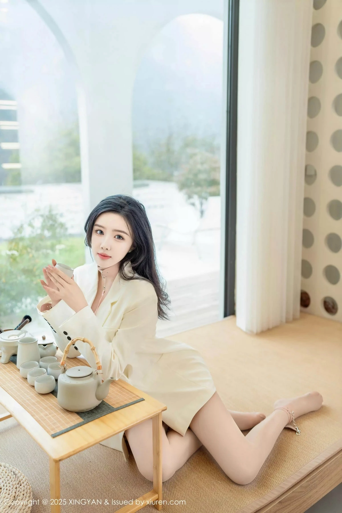秀人集.com_[XINGYAN星颜社]VOL.315_模特袁圆白色西服露白色蕾丝内衣配超薄白丝秀美腿诱惑写真79P