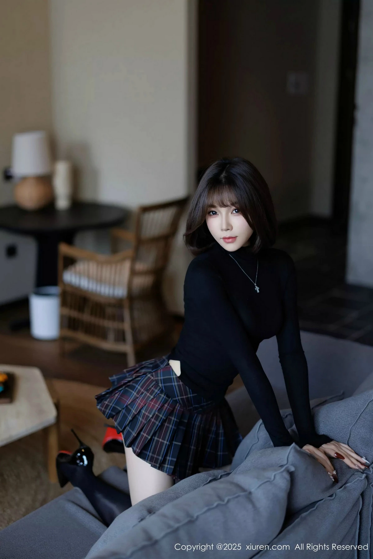 秀人集.com_[XiuRen秀人网]No.9944_女神徐莉芝Booty性感格子短裙露蓝色内衣配黑丝袜秀美腿诱惑写真85P