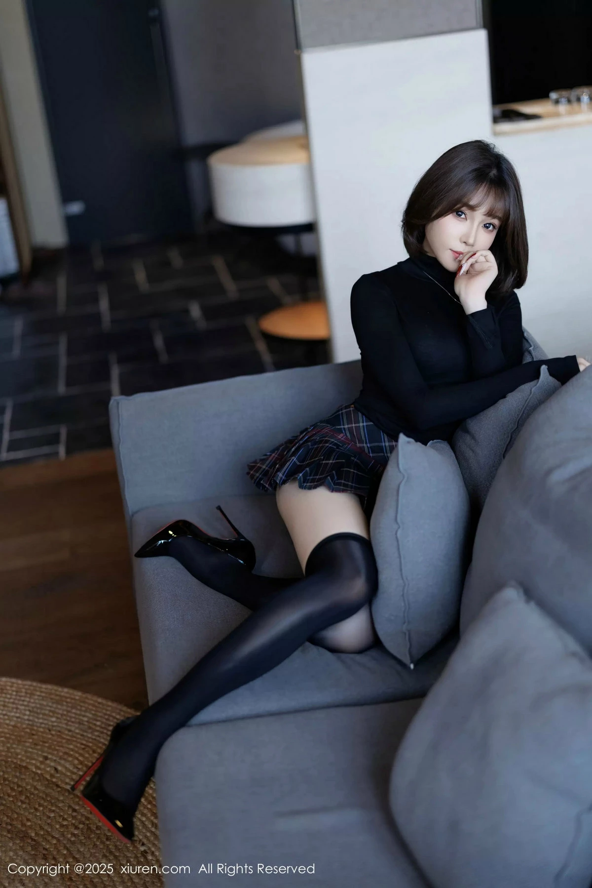 秀人集.com_[XiuRen秀人网]No.9944_女神徐莉芝Booty性感格子短裙露蓝色内衣配黑丝袜秀美腿诱惑写真85P