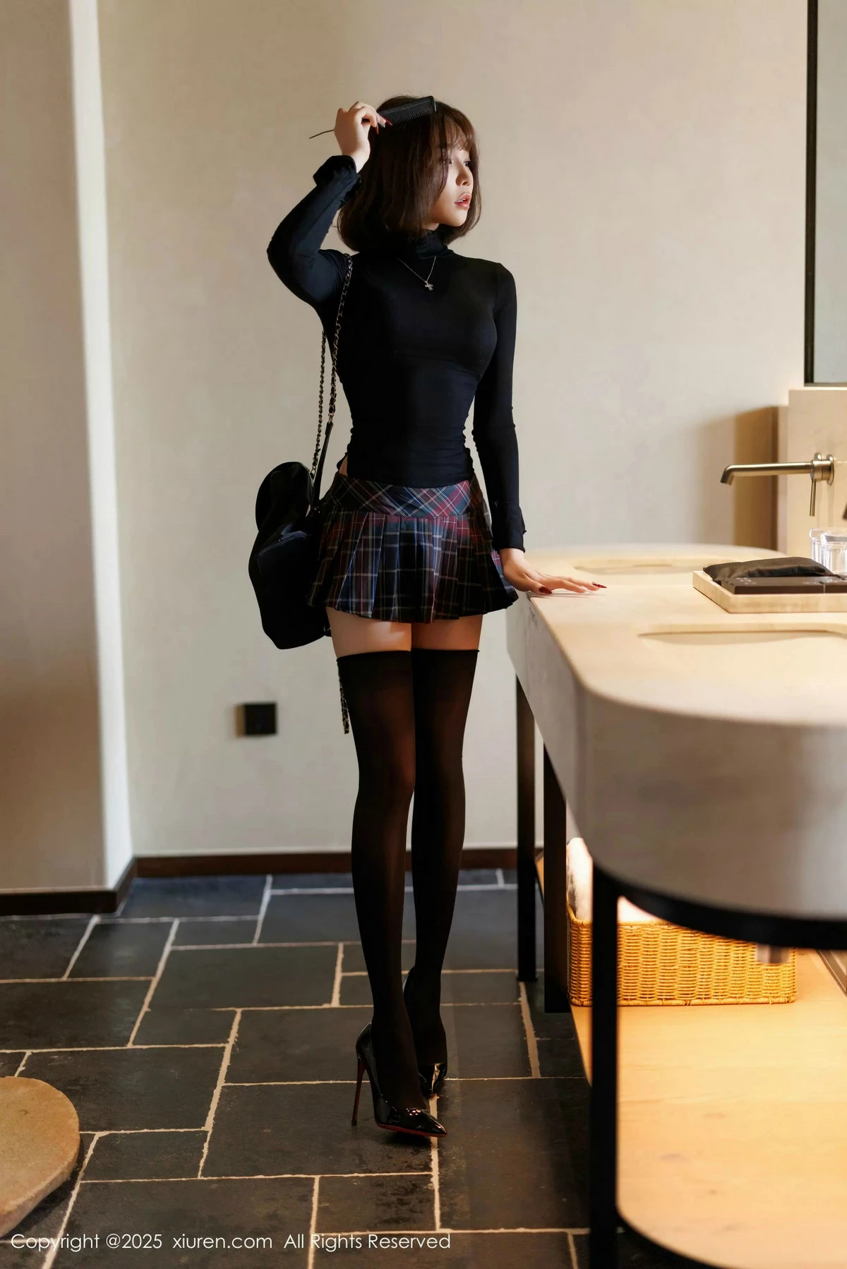 秀人集.com_[XiuRen秀人网]No.9944_女神徐莉芝Booty性感格子短裙露蓝色内衣配黑丝袜秀美腿诱惑写真85P