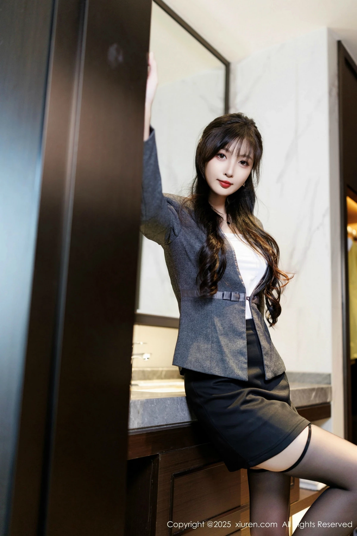 秀人集.com_[XiuRen秀人网]No.9957_模特樱桃小阑子性感紫色蕾丝内衣配黑丝吊袜秀曼妙身姿诱惑写真85P