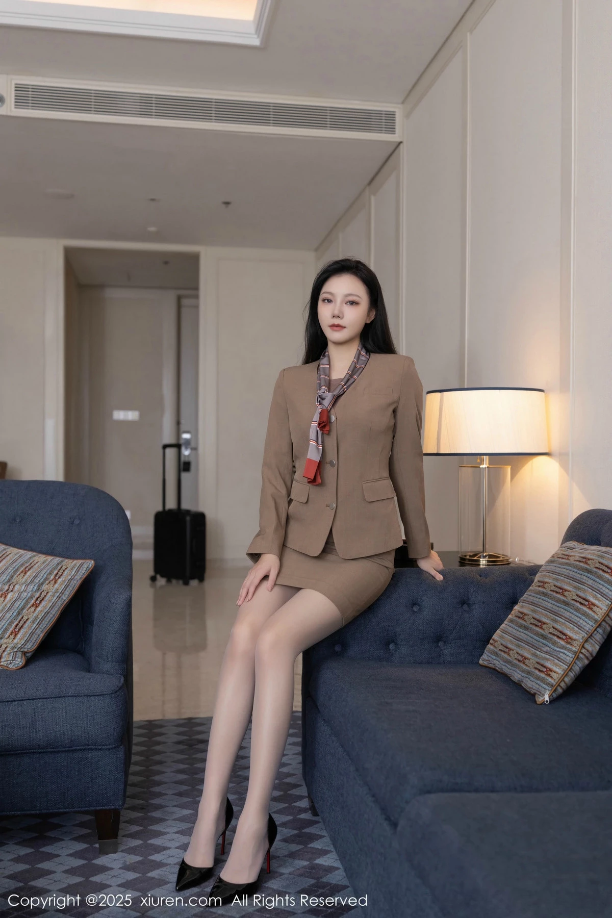 秀人集.com_[XiuRen秀人网]No.9966_模特安然anran咖啡色制服露粉色内衣配超薄肉丝秀美腿诱惑写真80P