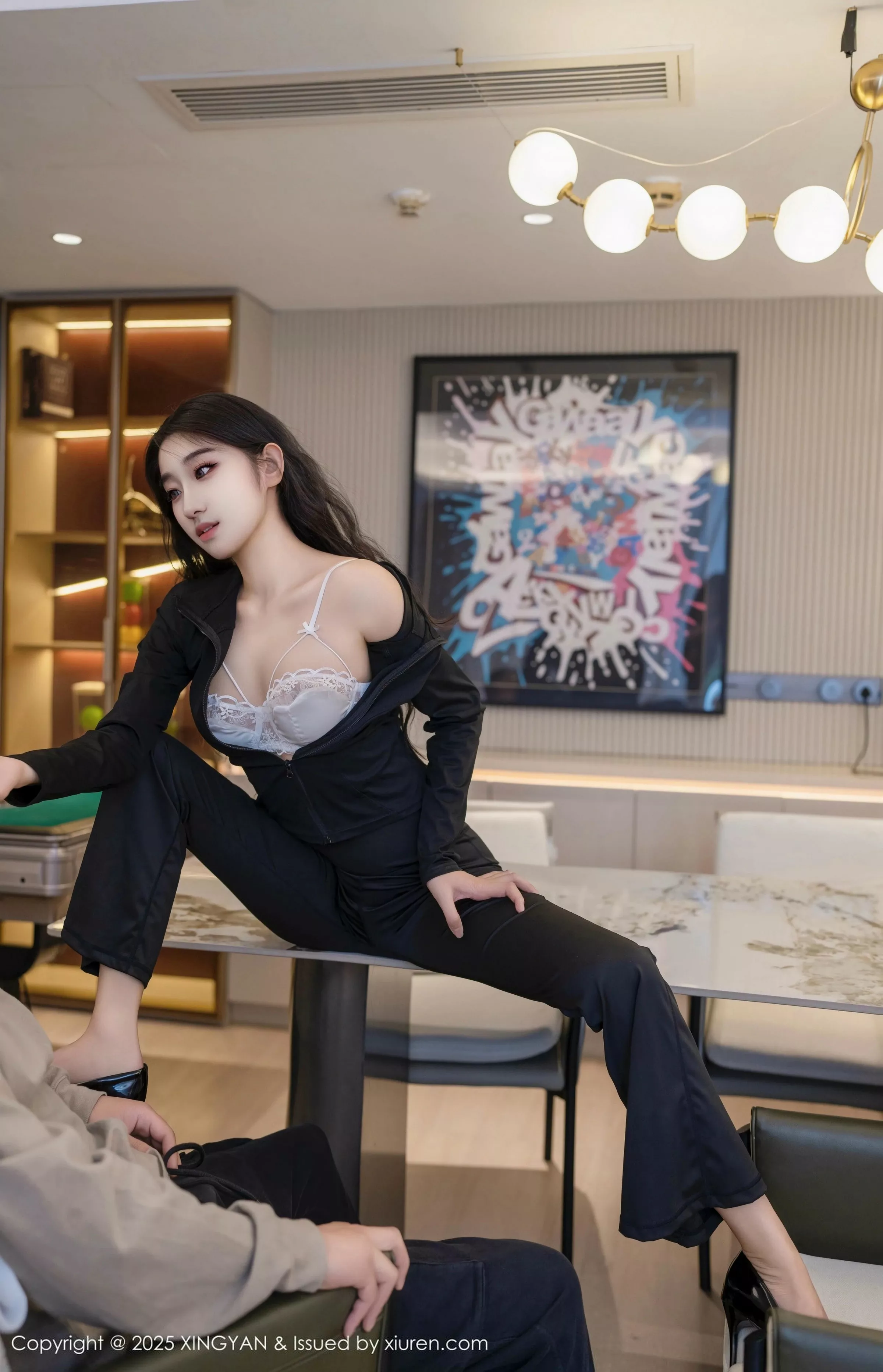 秀人集.com_[XINGYAN星颜社]VOL.321_模特星冉性感黑色外套露白色内衣秀曼妙身姿撩人诱惑写真76P