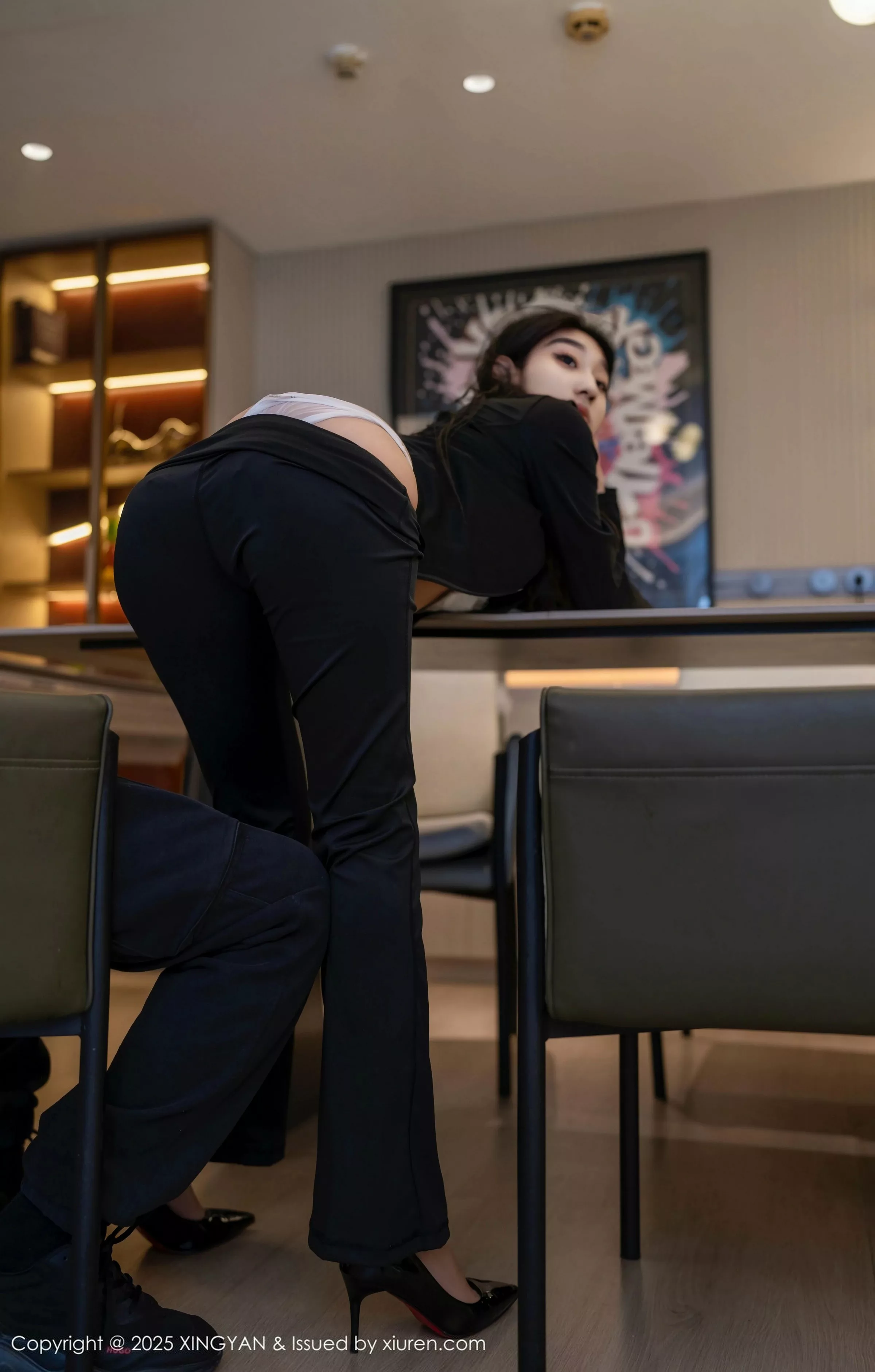 秀人集.com_[XINGYAN星颜社]VOL.321_模特星冉性感黑色外套露白色内衣秀曼妙身姿撩人诱惑写真76P