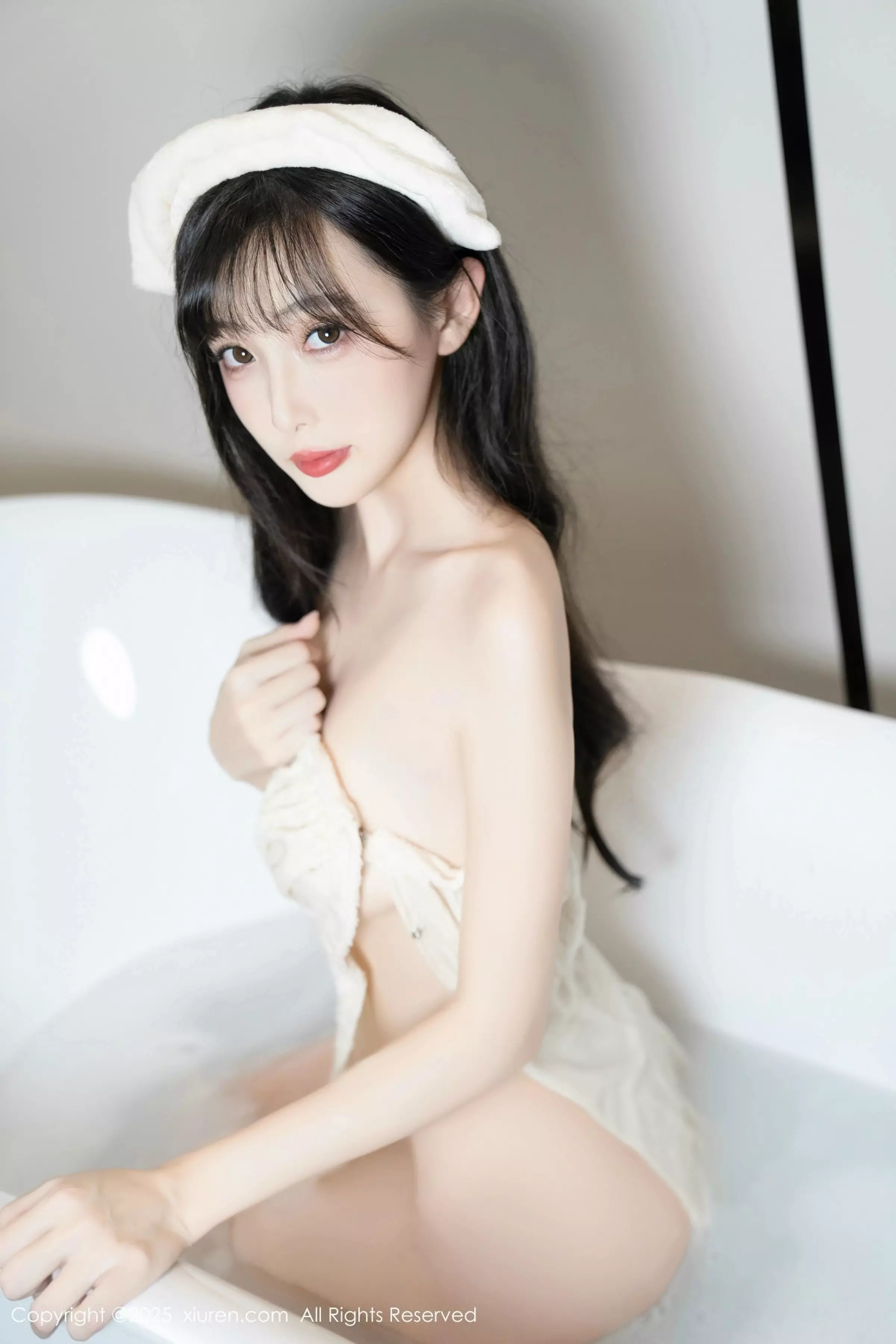 秀人集.com_[XiuRen秀人网]No.10005_模特樱桃小阑子浴室场景性感白色浴袍配原色丝袜秀美腿诱惑写真87P